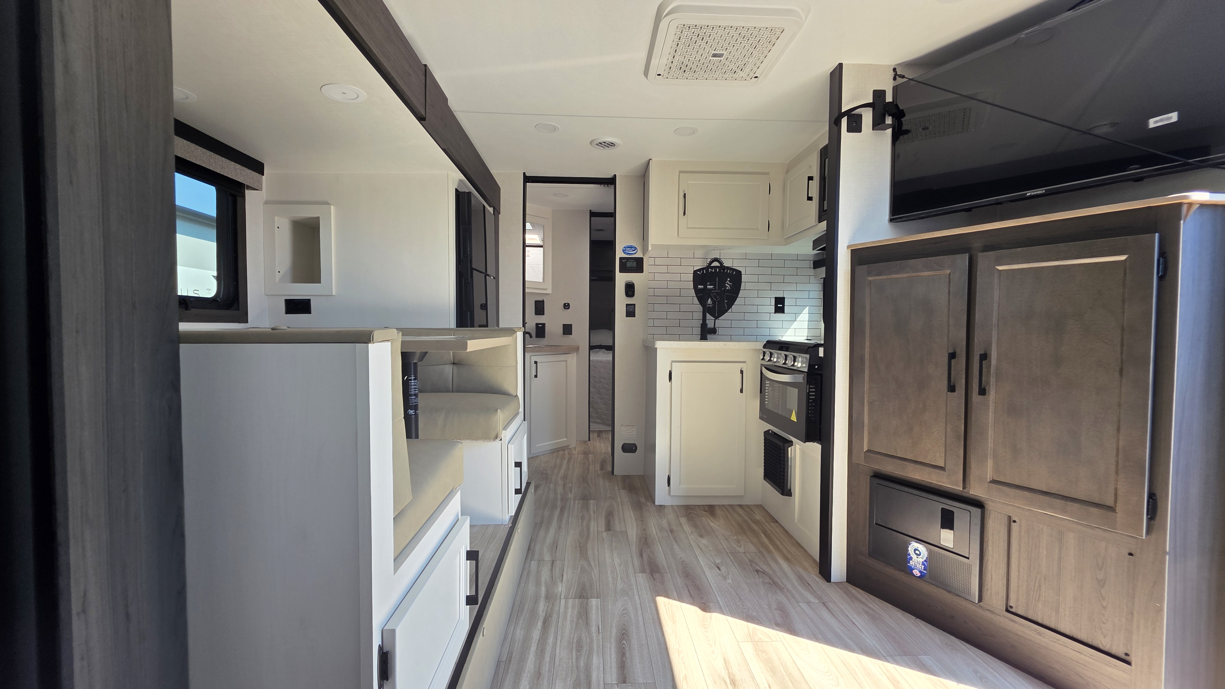 2027 VENTURE RV SPORTTREK STINGER 232VRL - Image 10