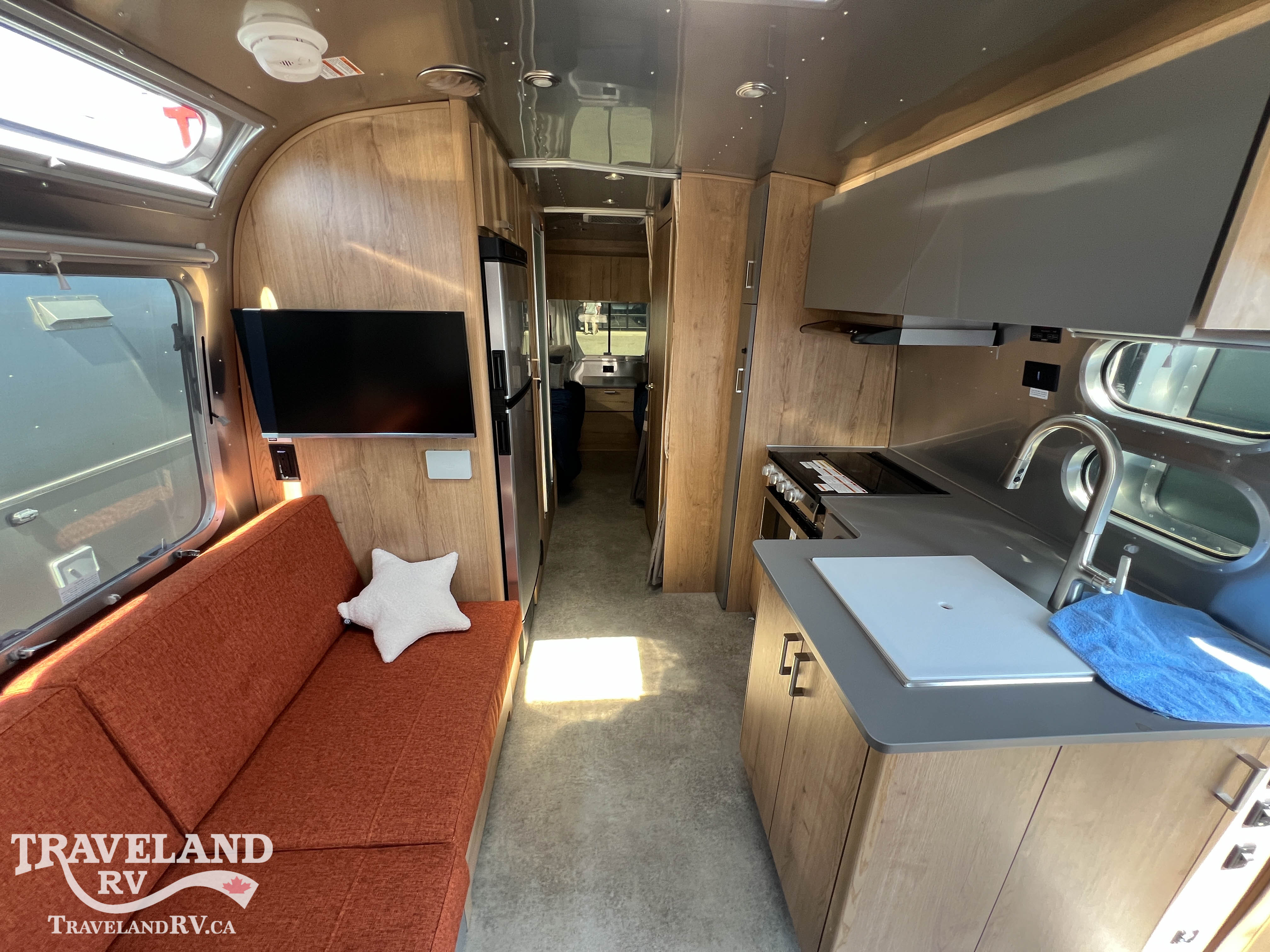 2025 Airstream Tradewind 25FBT - Image 3