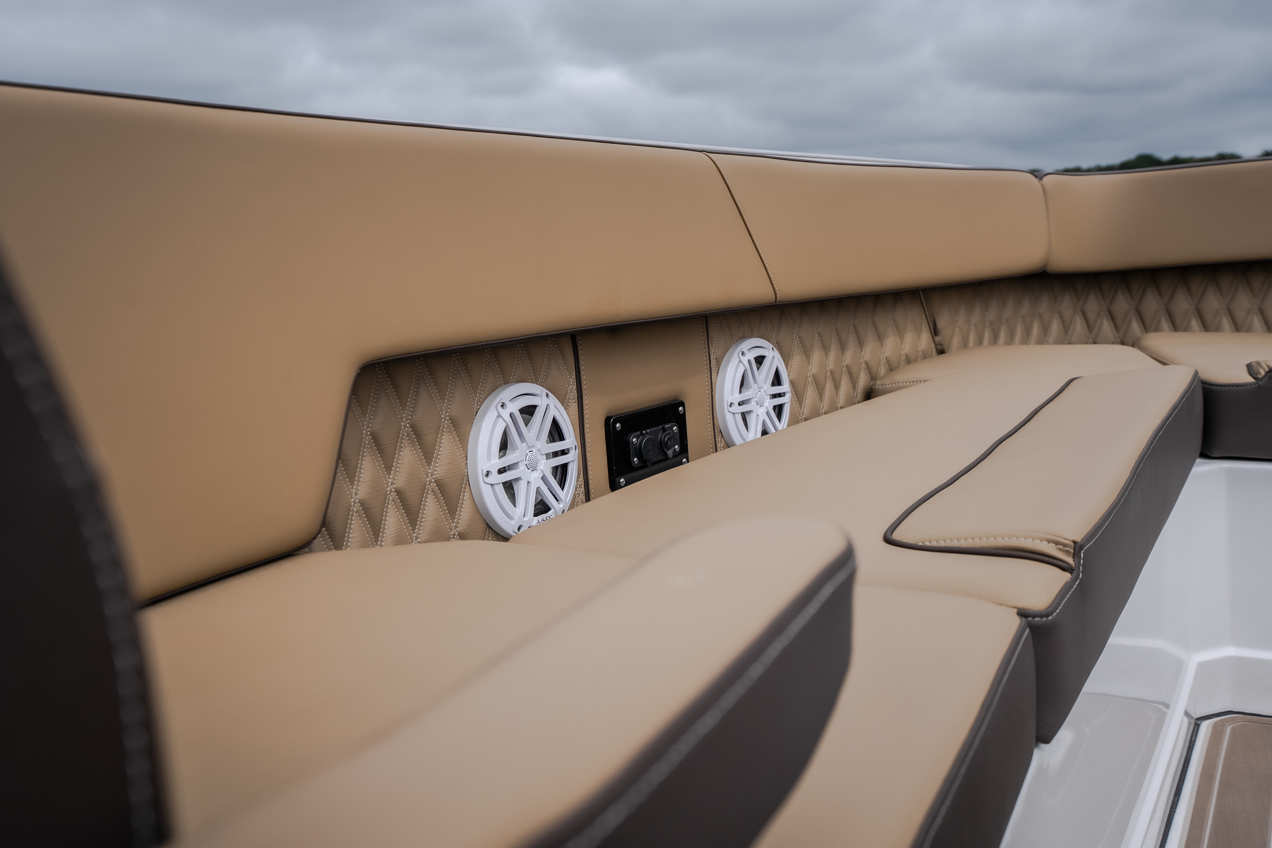 2025 Monterey 385SS - Image 42