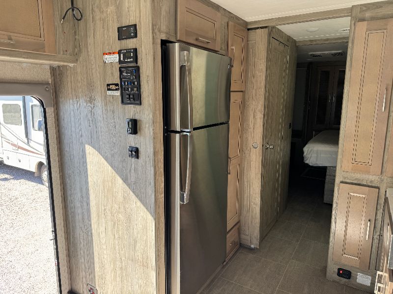 2021 Coachmen Sportscoach SRS 339DS - Image 8