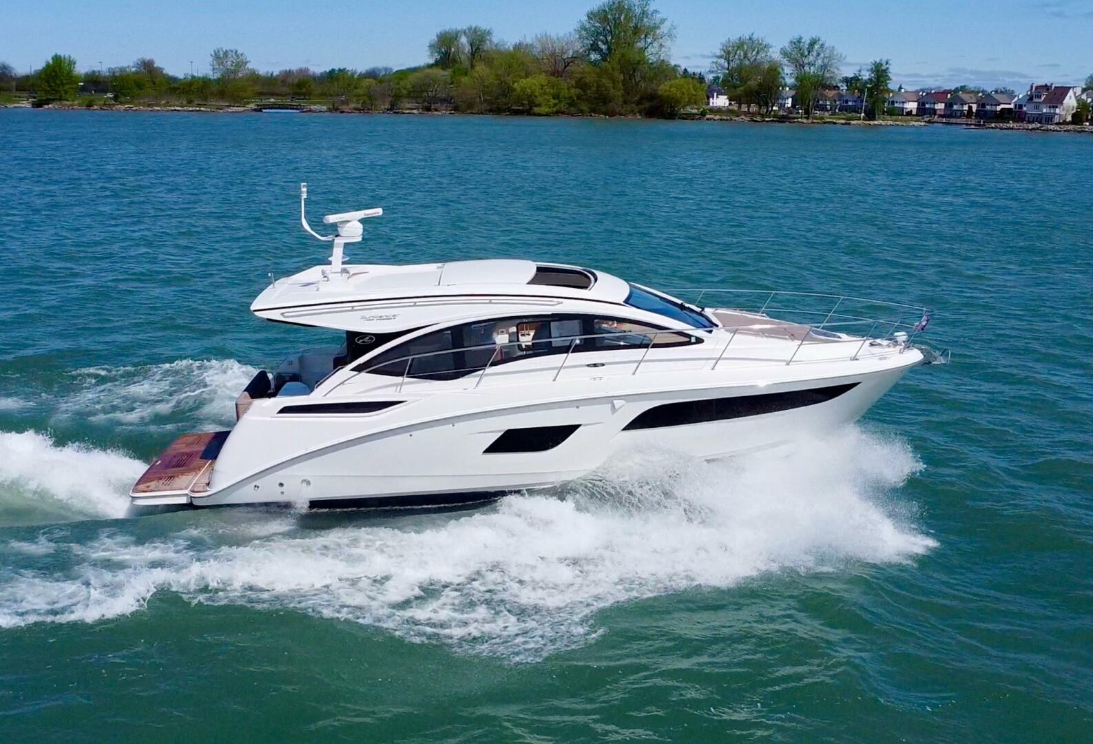 2017 Sea Ray 400 Sundancer - Image 4