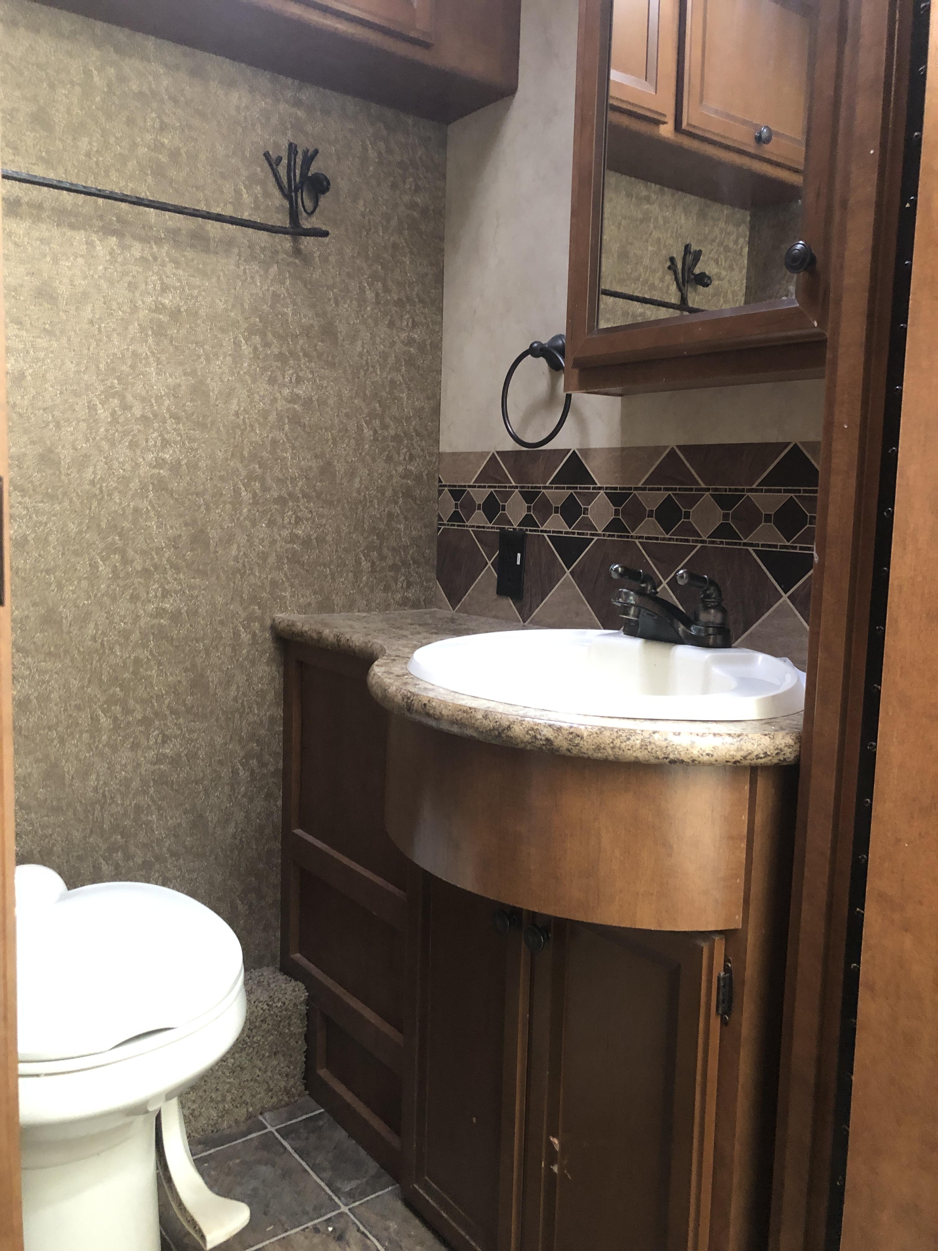 2013 Thor Motor Coach Windsport 32A - Image 20
