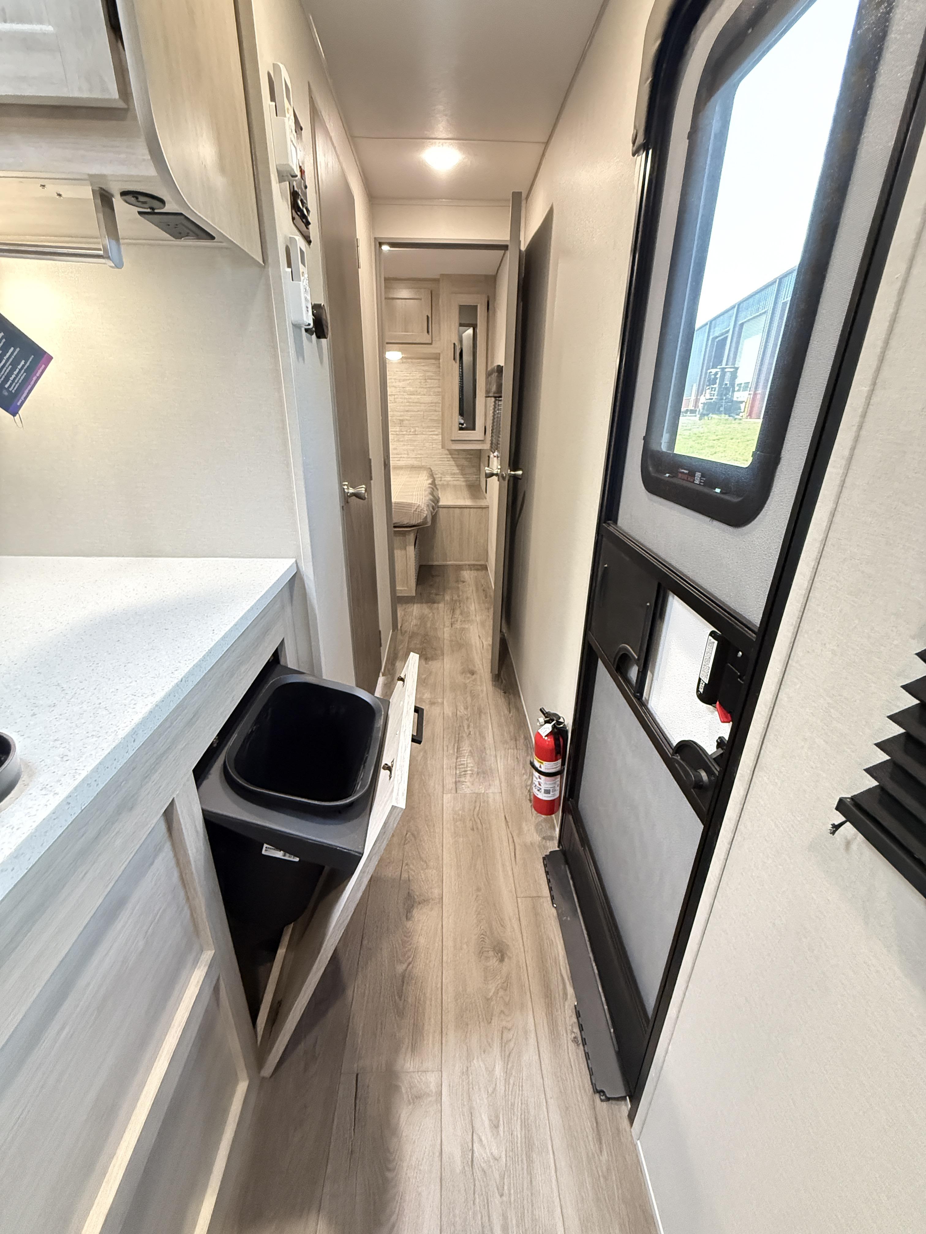 2026 Coachmen Catalina Legacy Edition 283RNR - Image 20