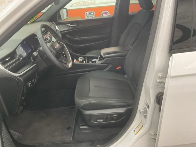 2025 Jeep Grand Cherokee Laredo X 4X4 - Image 16