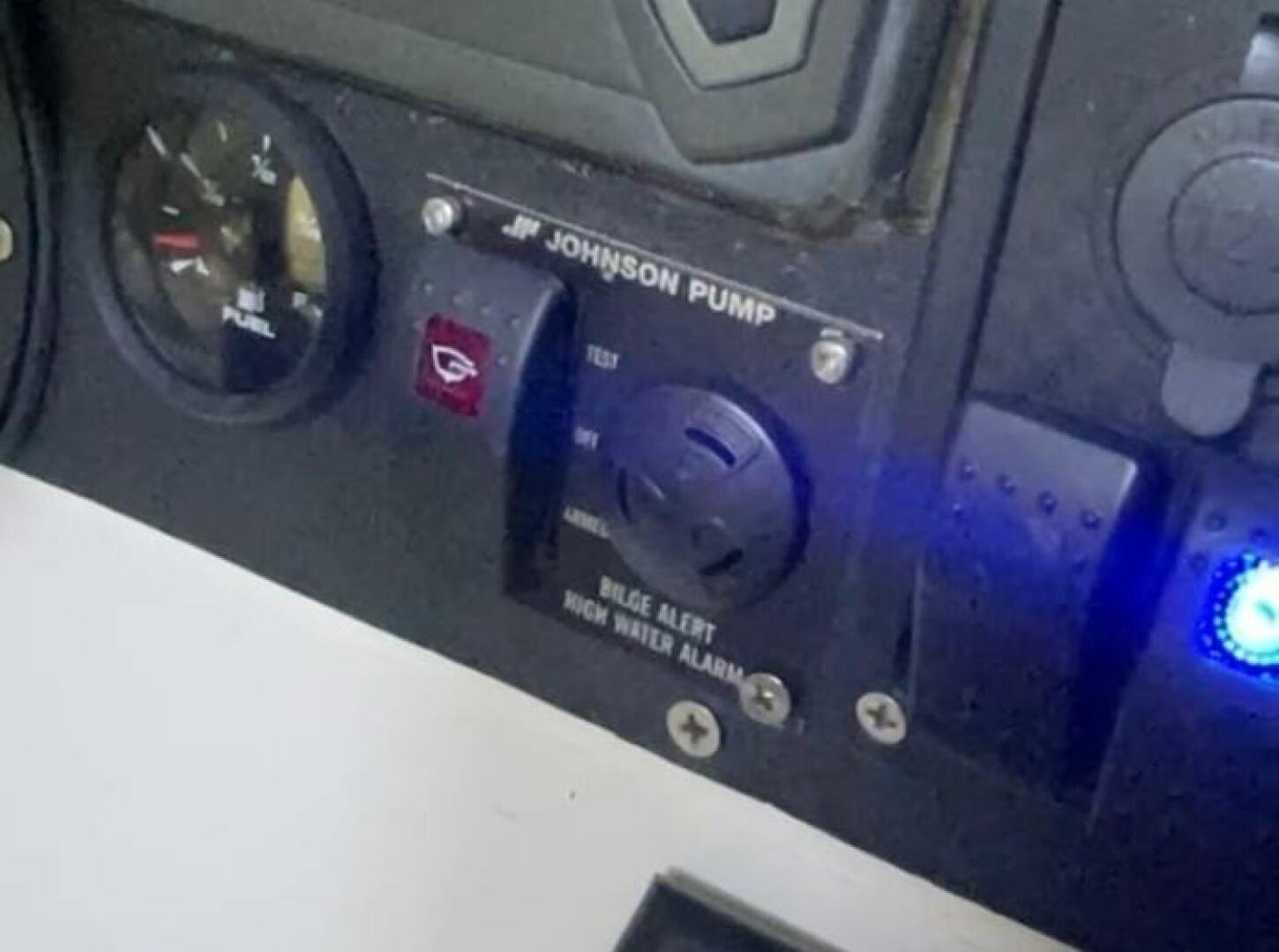 1990 Wellcraft 302 Scarab - Image 21
