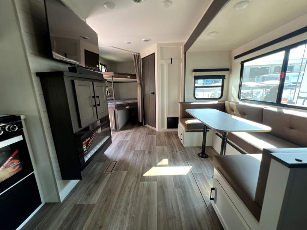 2026 VENTURE RV SPORTTREK 261VBH - Image 20