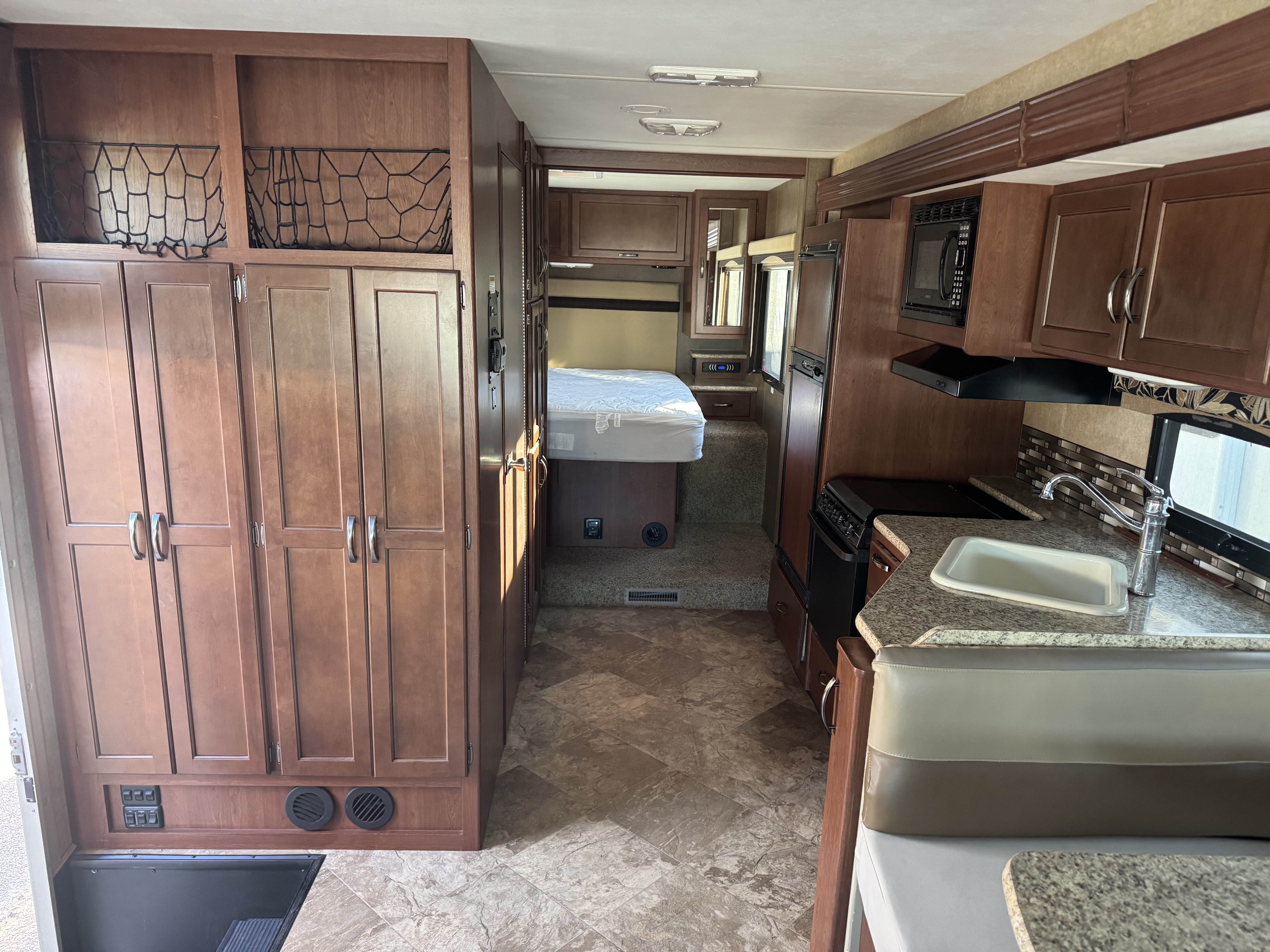 2015 Thor Motor Coach ACE 29.2 - Image 11