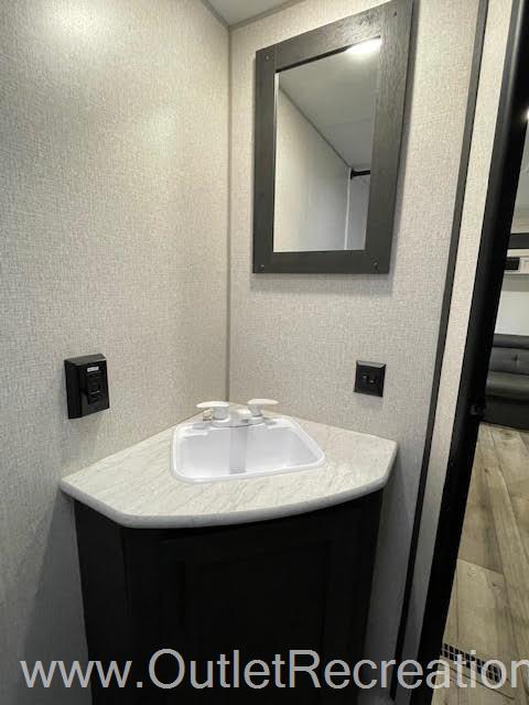 2022 KZ RV Sportsmen SE 260BHSE - Image 17