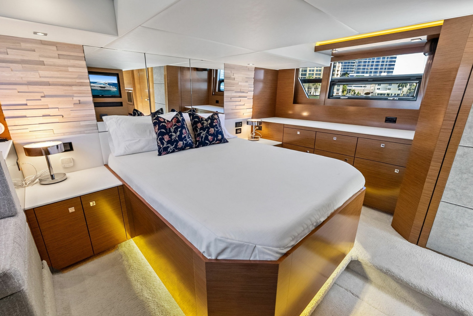 2019 Cruisers Yachts 54 Cantius - Image 45