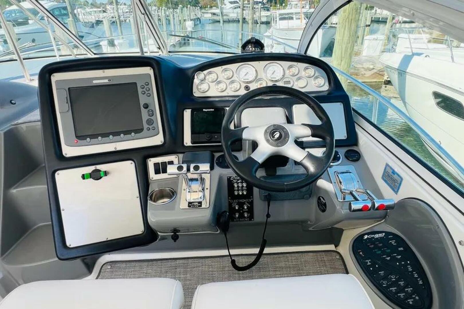 2006 Cruisers Yachts 420 Express - Image 14
