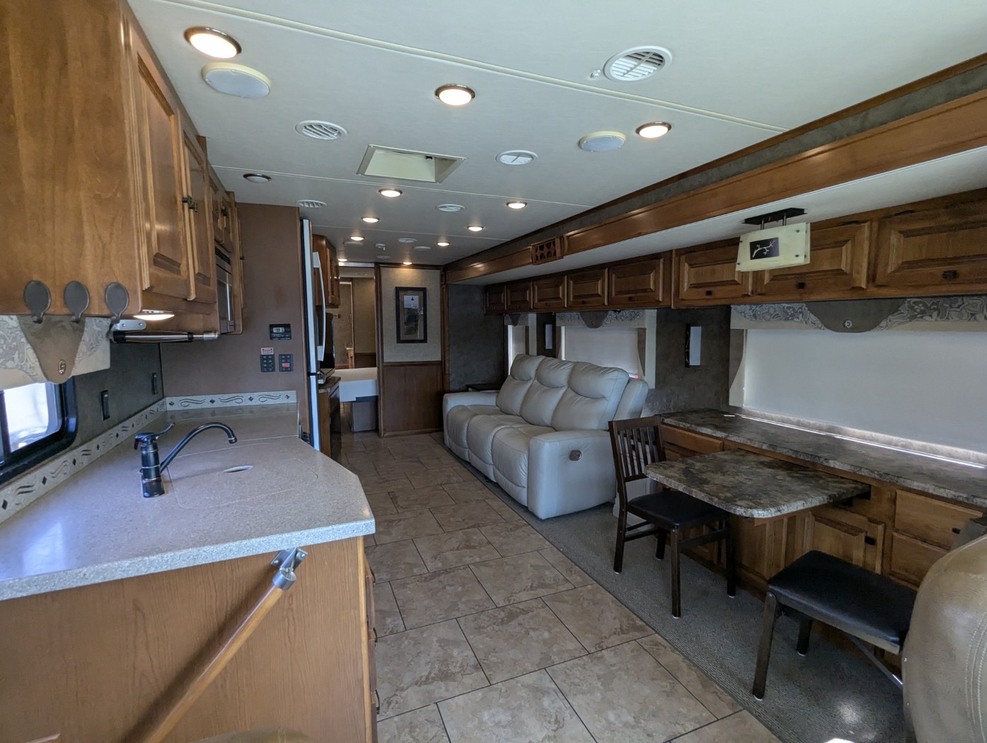 2014 Tiffin Allegro 36 LA - Image 11