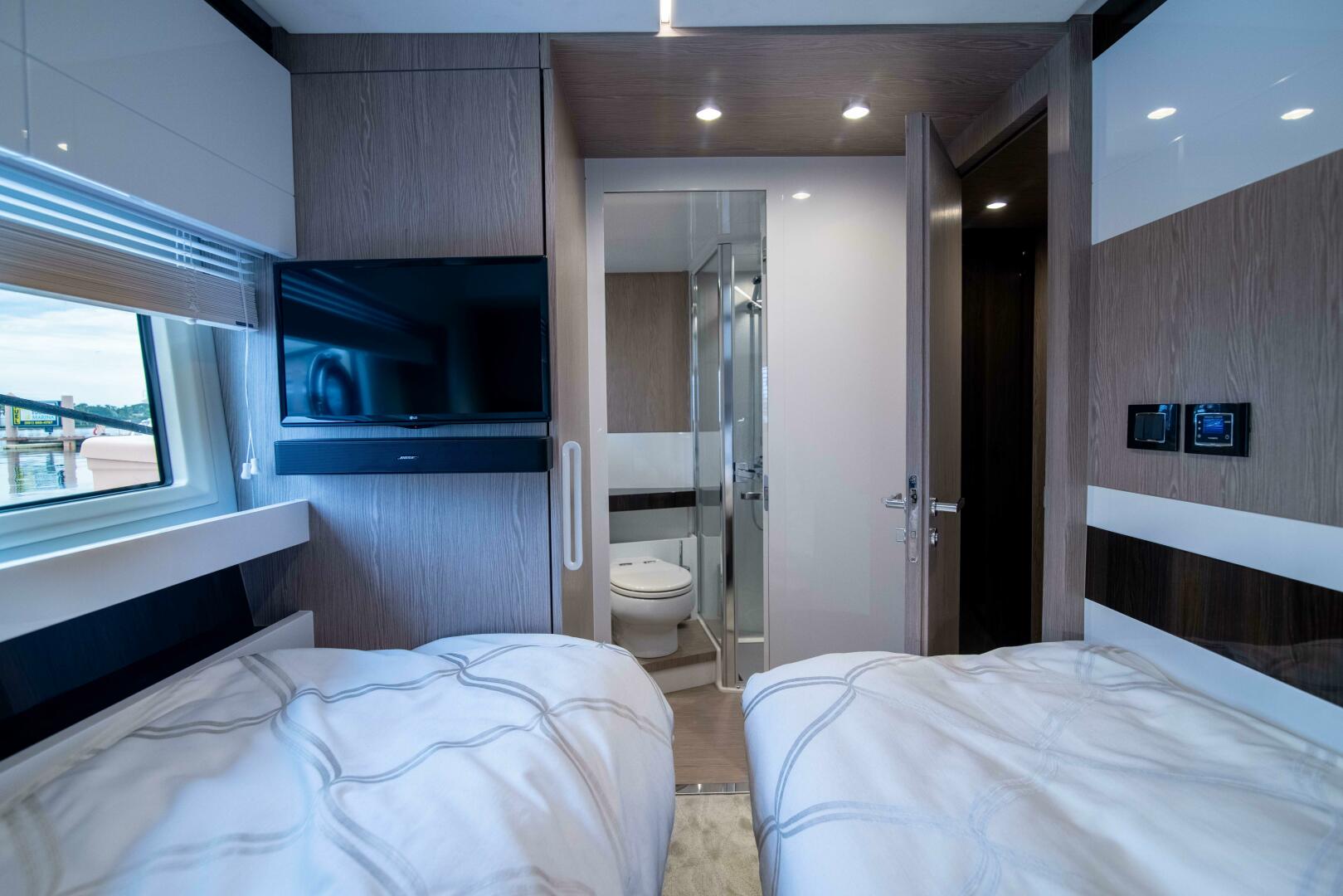 2019 Azimut S7 - Image 33