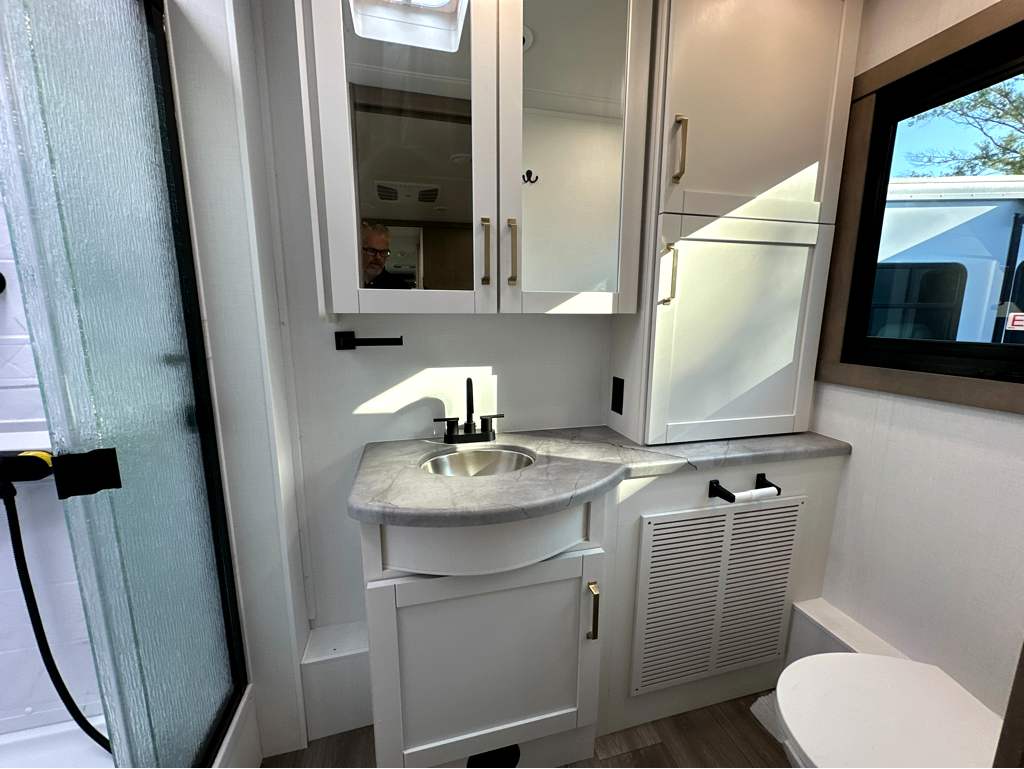 2027 ENTEGRA COACH VISION XL 36C - Image 18