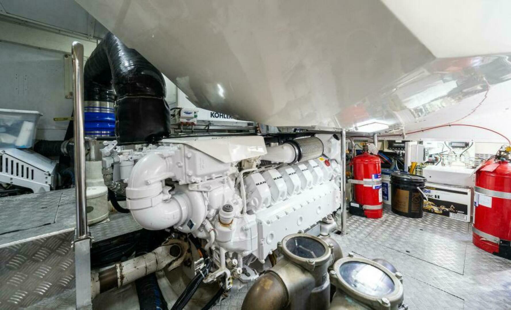 2015 Monte Carlo Yachts MCY86 - Image 76