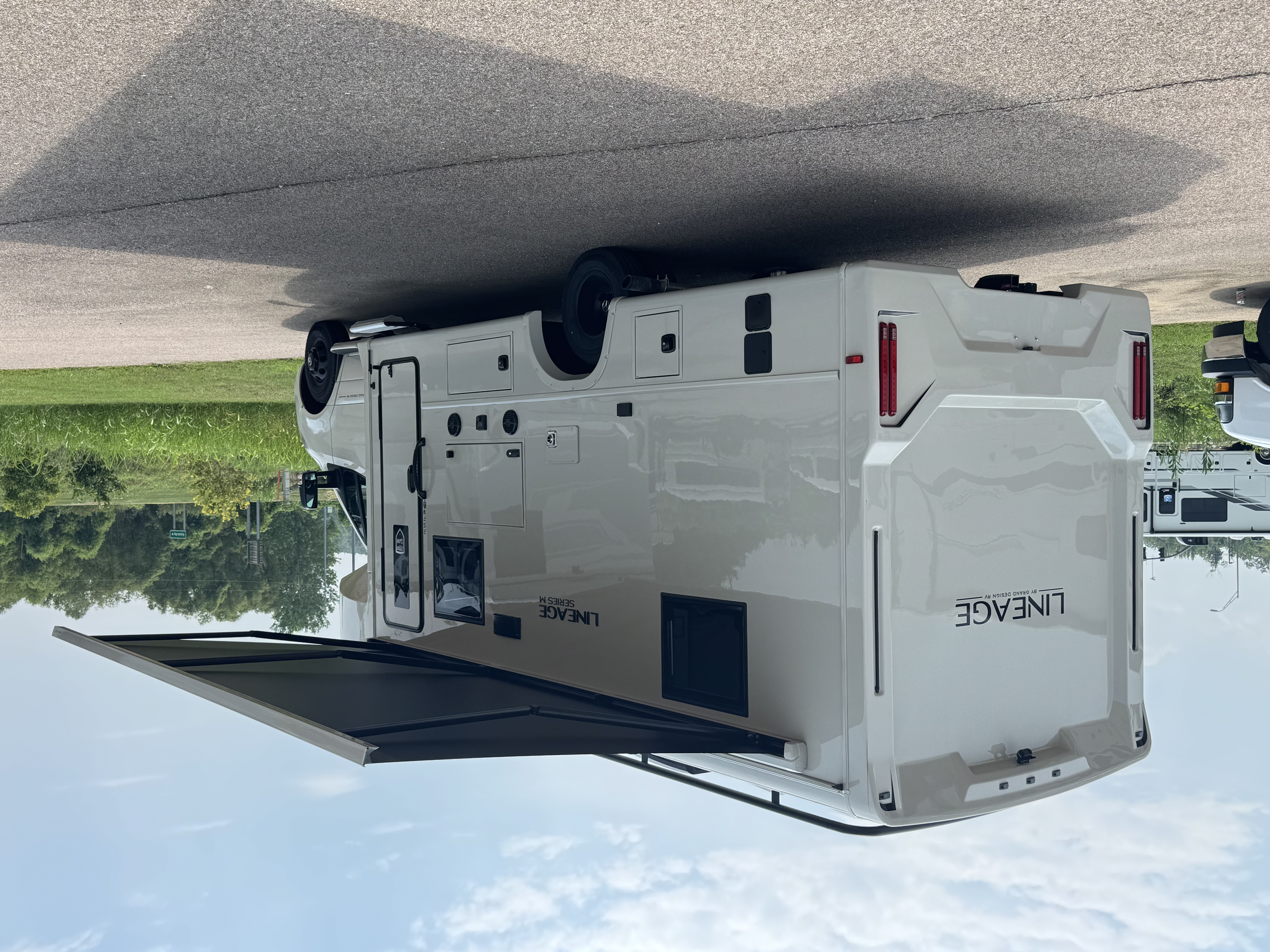 2027 Grand Design Lineage Series M 25FW - Image 13