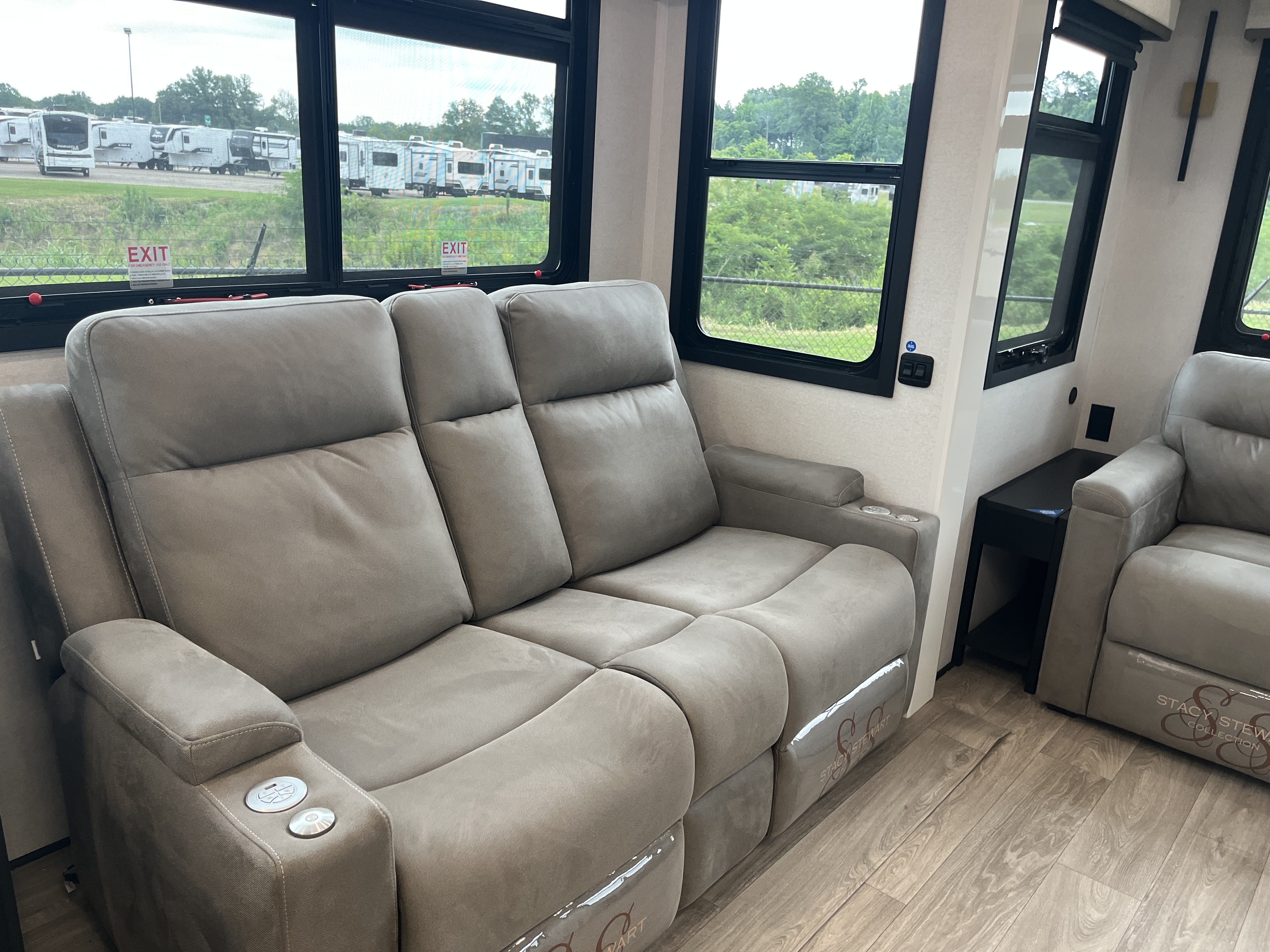 2027 JAYCO PINNACLE 32RLTS - Image 20