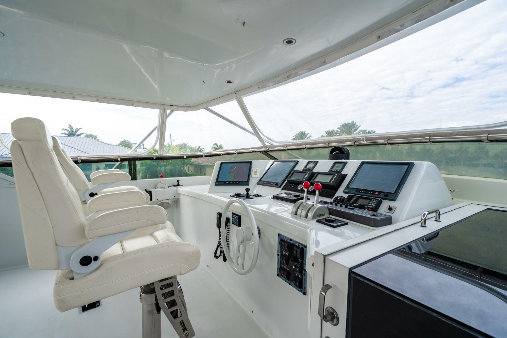 2001 Hatteras 100 Motor Yacht - Image 75