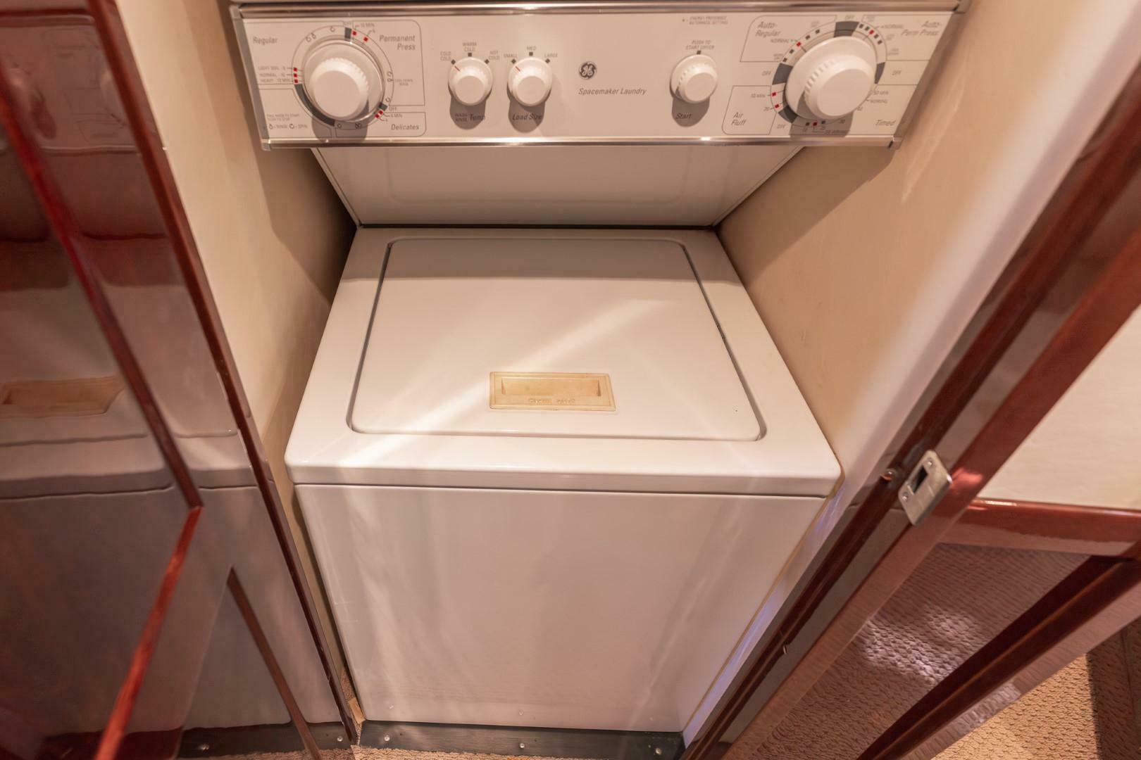 2008 Sea Ray 58 Sedan Bridge - Image 39