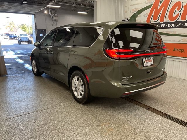 2027 Chrysler Pacifica Select AWD - Image 7