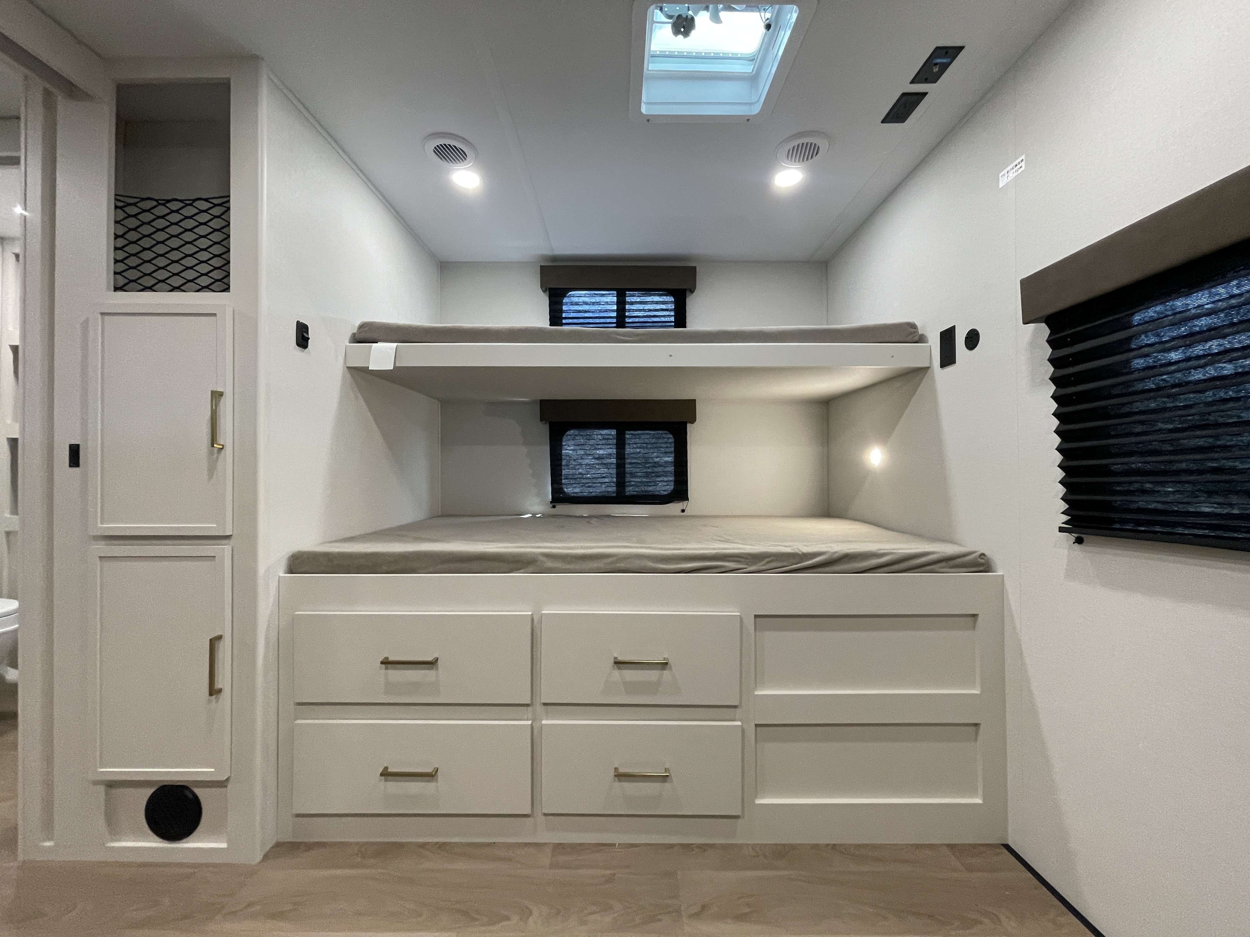 2027 Grand Design Transcend 335BHT - Image 21