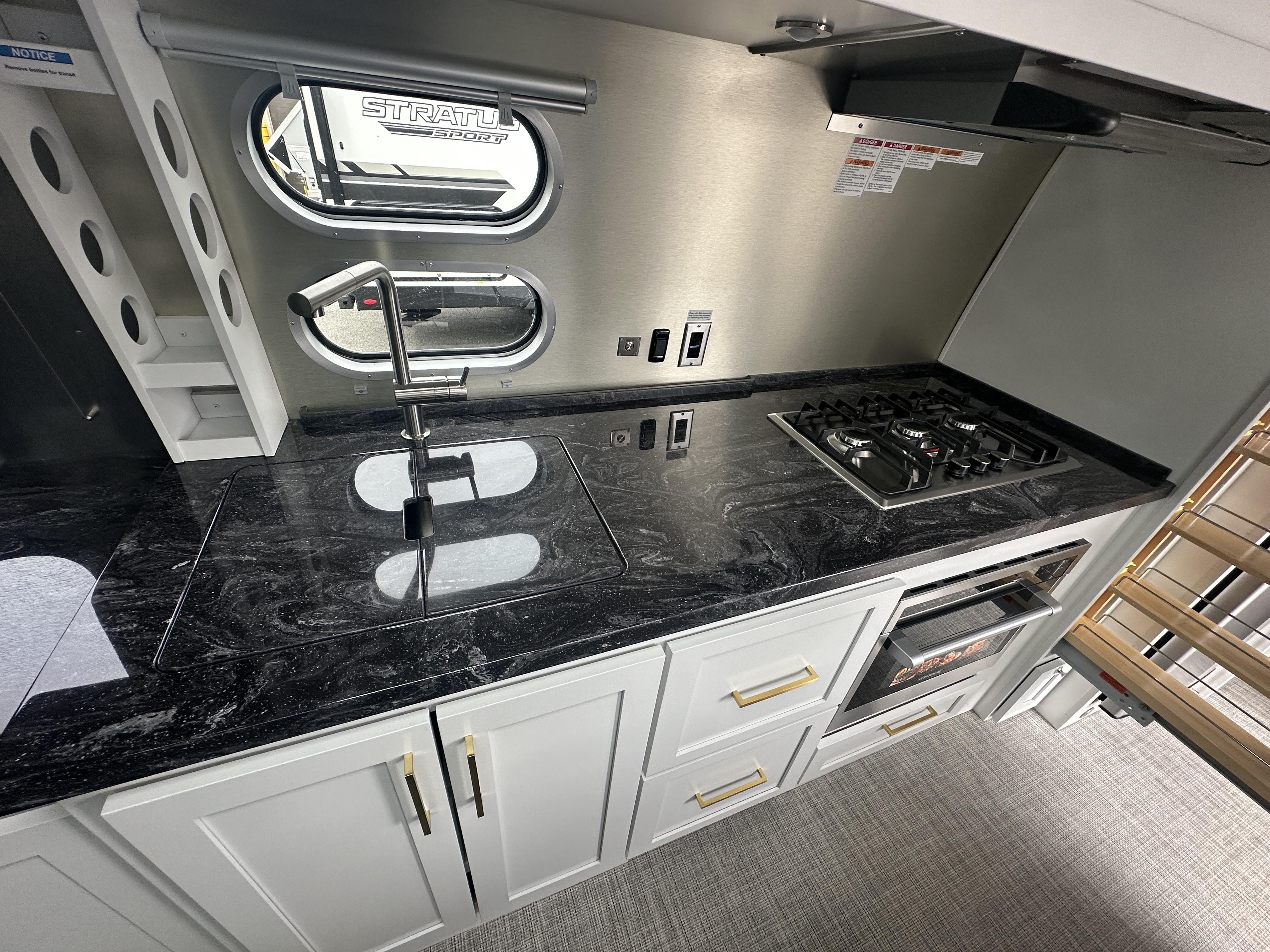 2026 Airstream Classic 33FB - Image 14