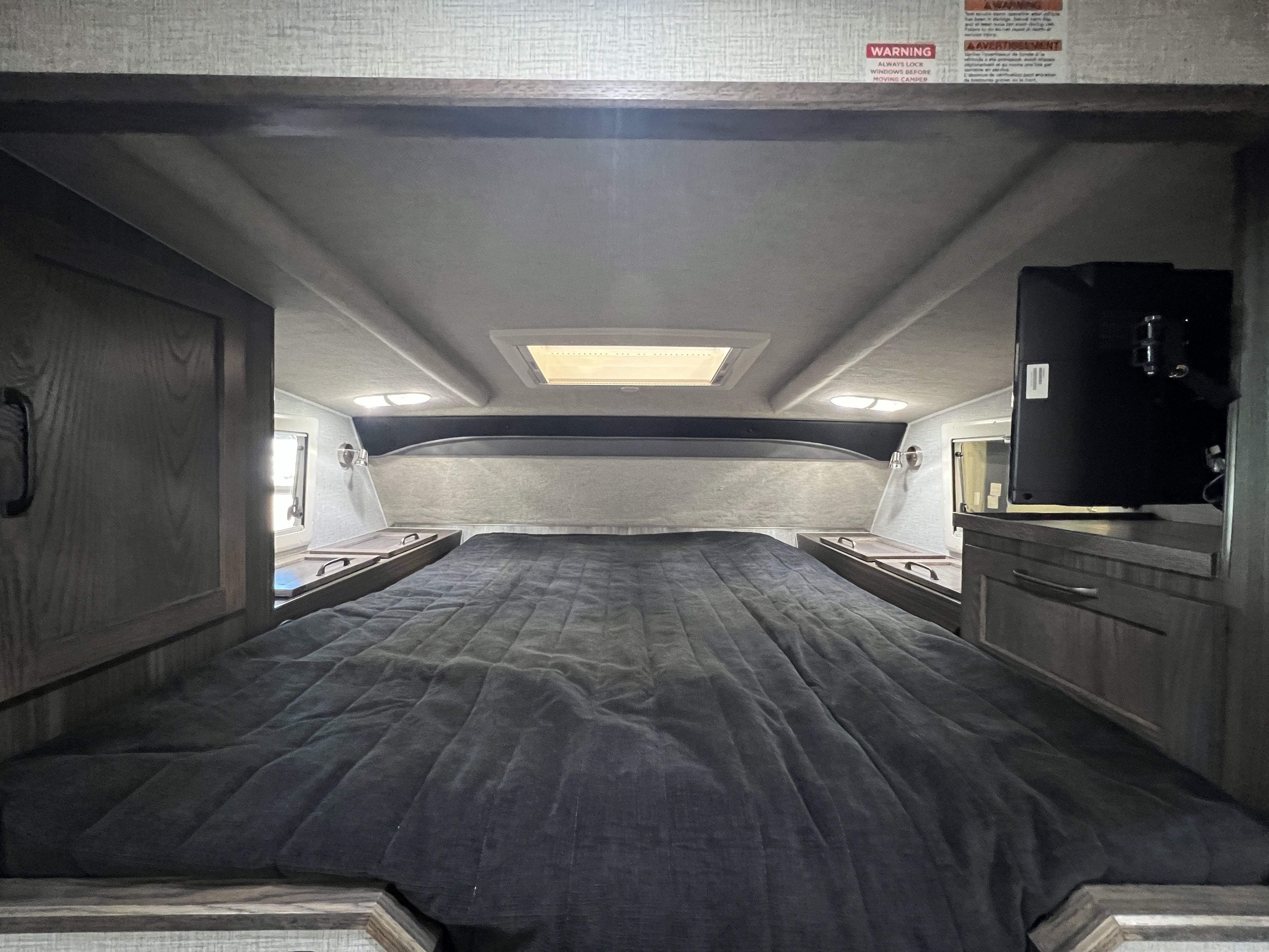 2027 NORTHERN LITE LIMITED EDITION 8-11 EX DRY BATH - Image 13