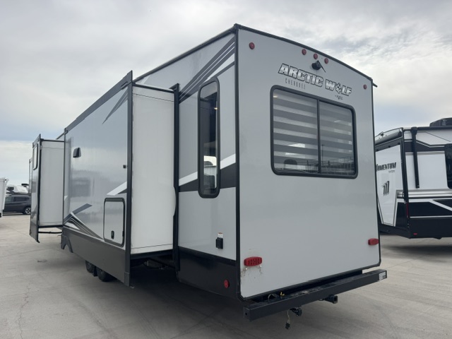 2022 Forest River Cherokee Arctic Wolf 3880 SUITE - Image 5