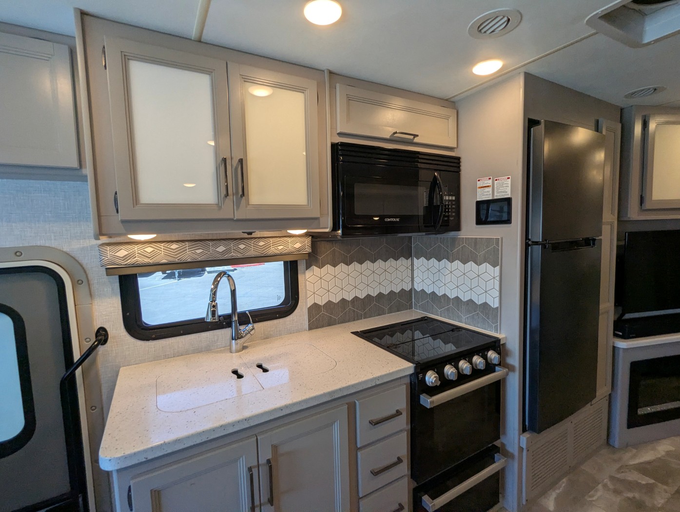 2022 Thor Motor Coach Windsport 35M - Image 18