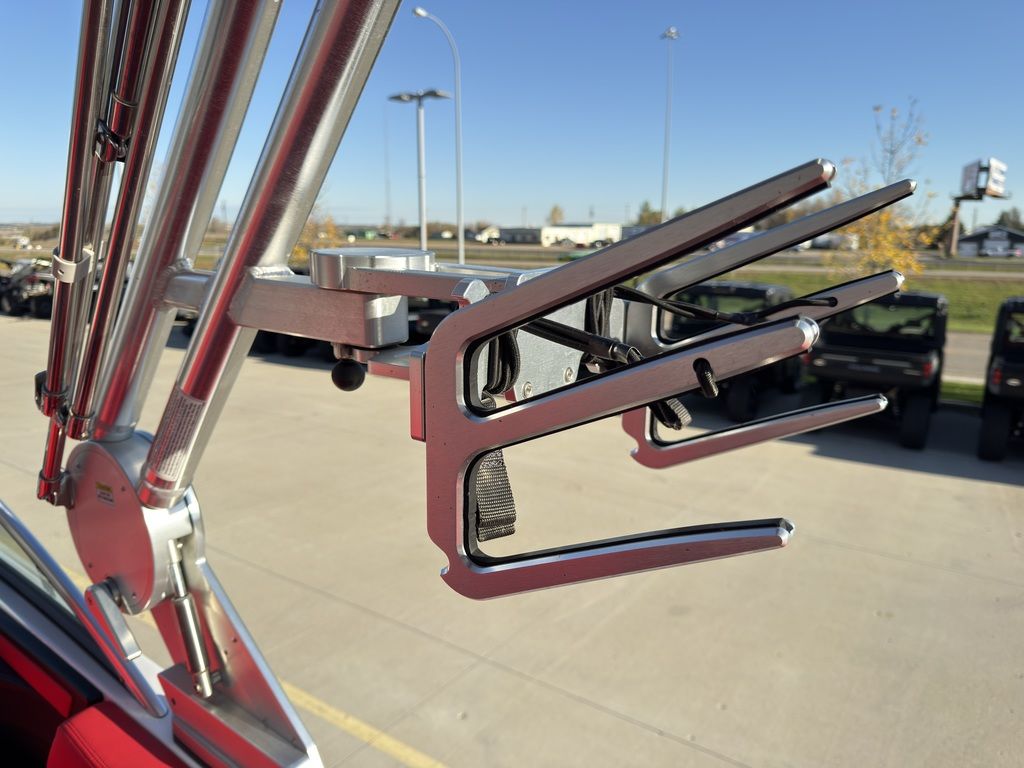 2019 MasterCraft XT22 - Image 24