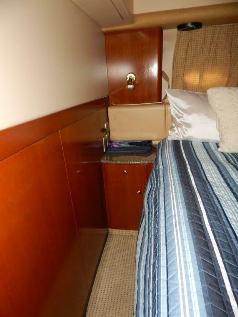 2005 Meridian 408 Motor Yacht - Image 18
