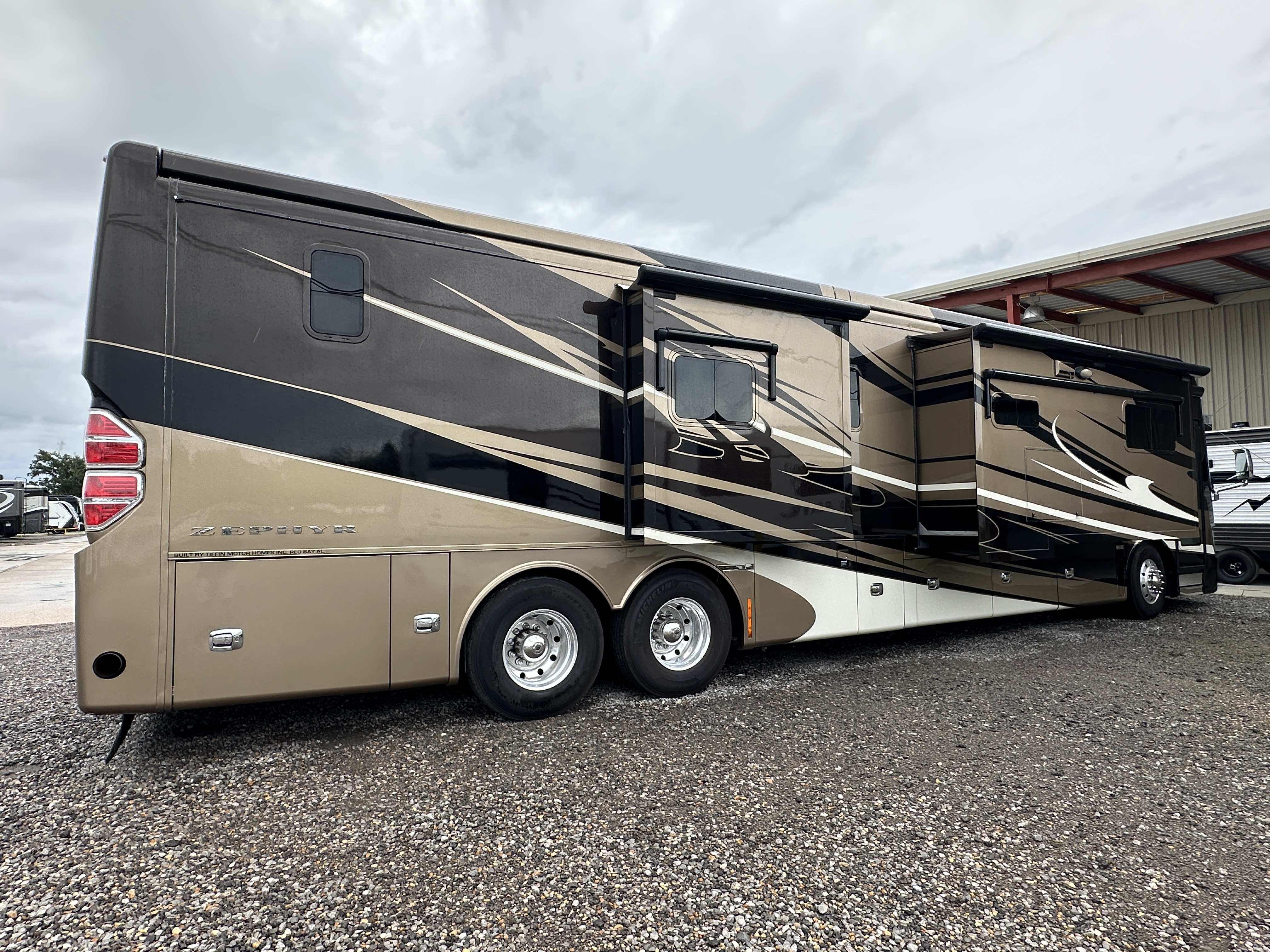 2013 TIFFIN ZEPHYR 45LZ - Image 6