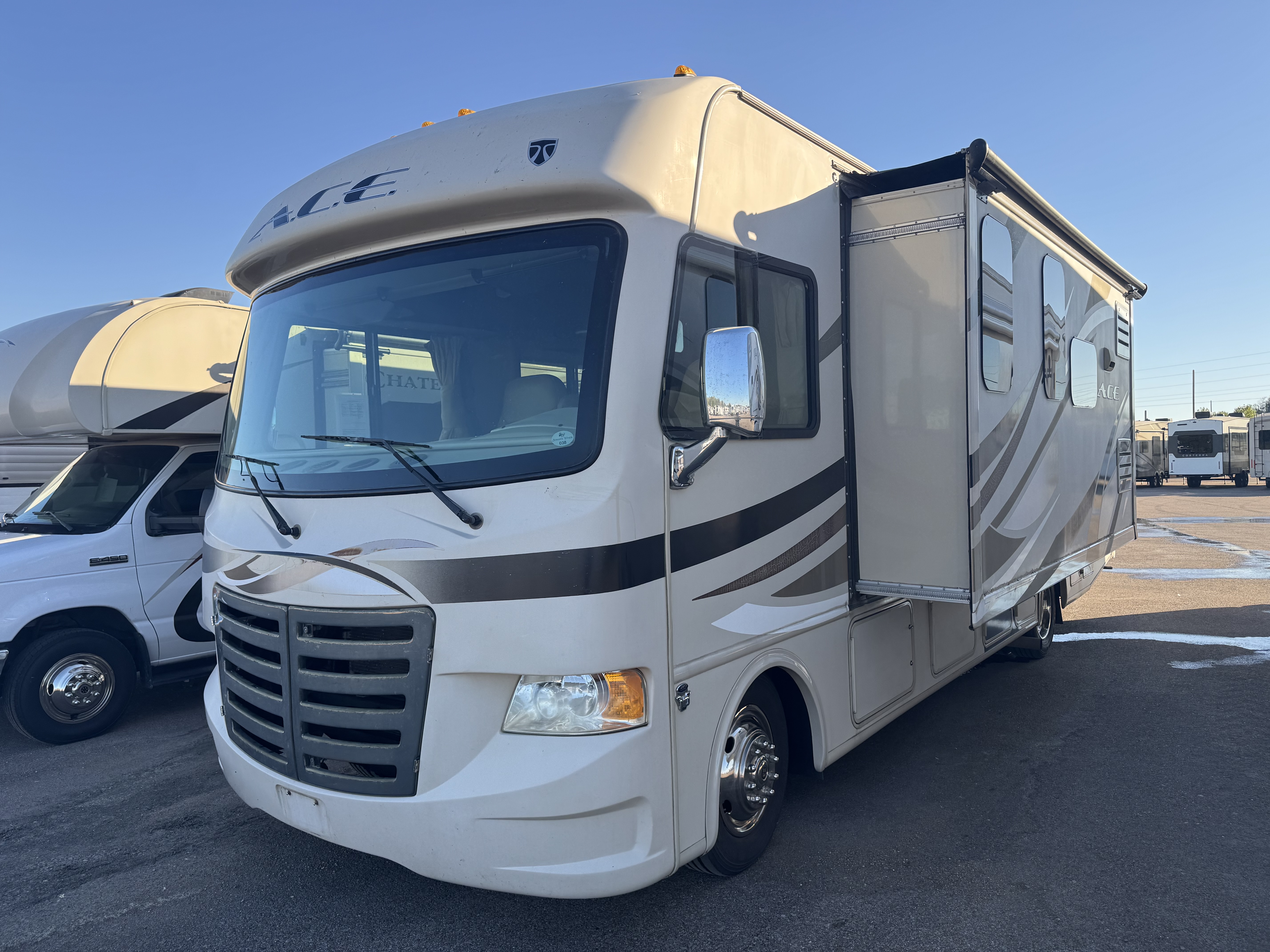 2015 Thor Motor Coach ACE 29.2 - Image 2