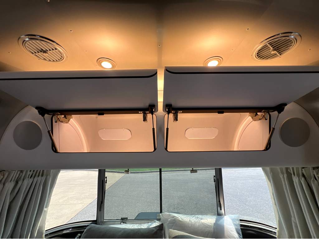 2026 AIRSTREAM GLOBETROTTER 27FBQ - Image 22