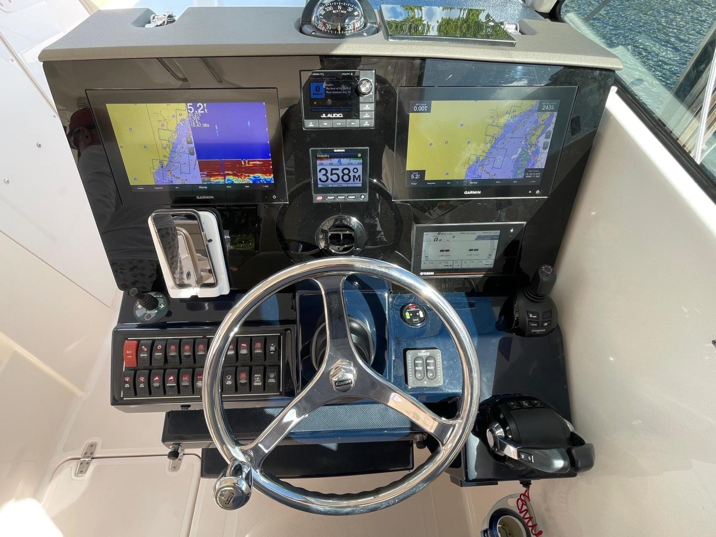 2018 Pursuit 325 DC - Image 13