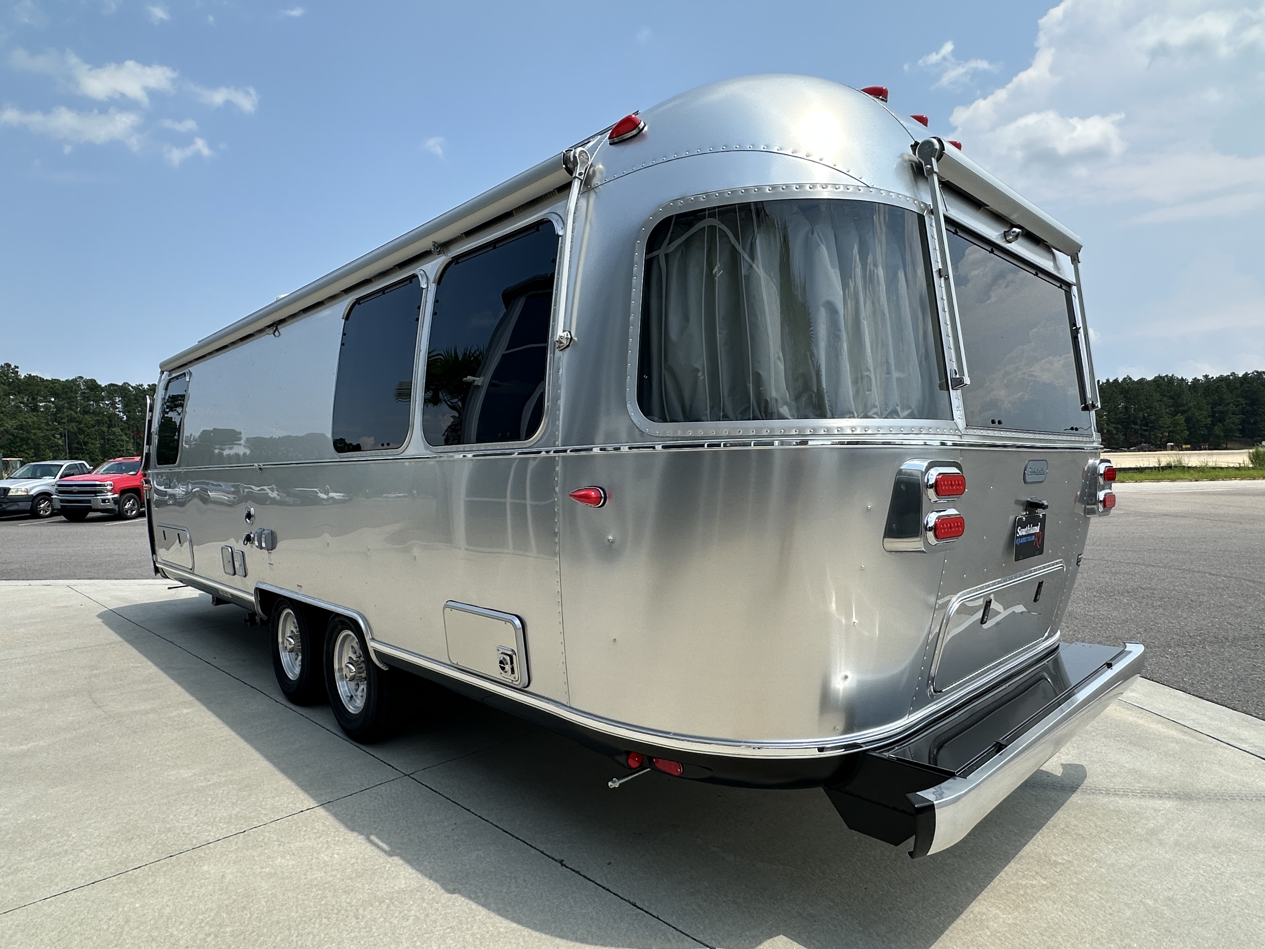 2027 Airstream Globetrotter 27FB Twin - Image 7