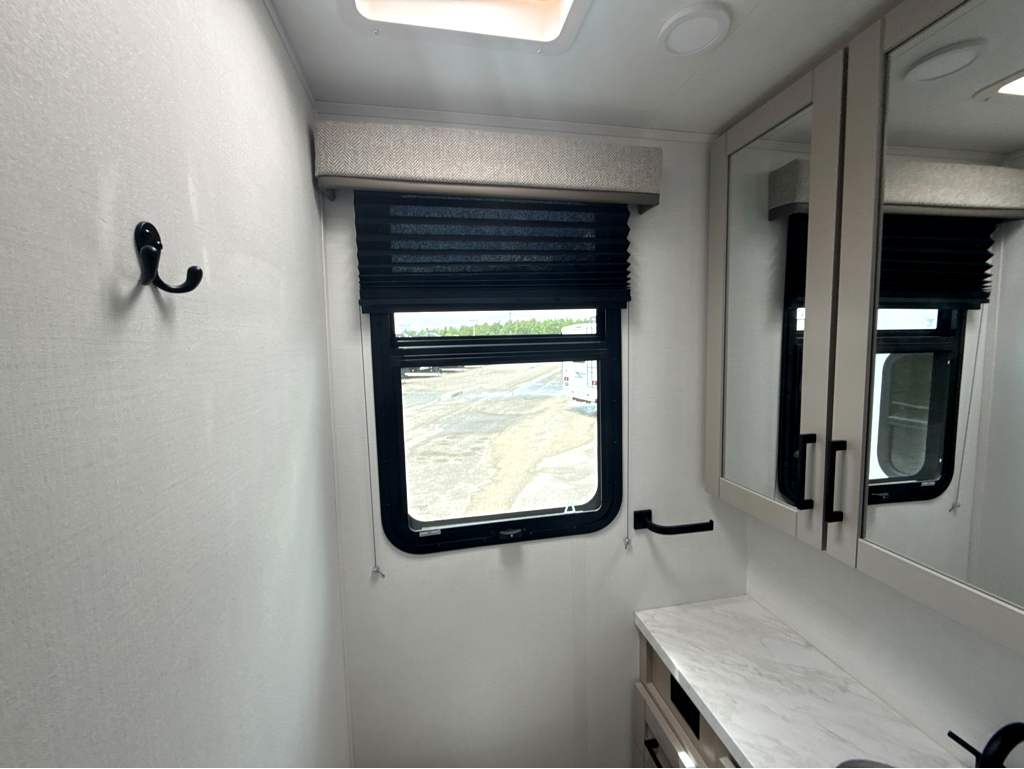 2027 ENTEGRA COACH ODYSSEY 29V - Image 32
