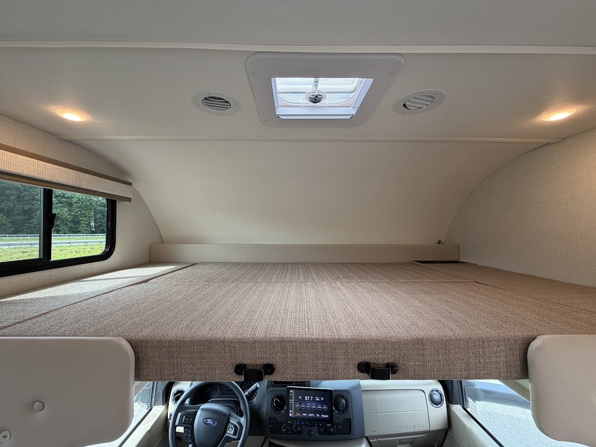 2027 THOR MOTOR COACH MAGNITUDE GA28 - Image 18
