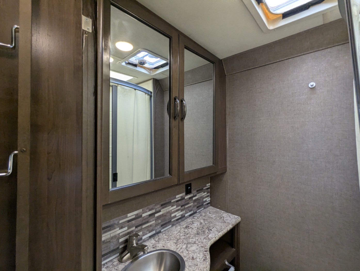 2020 Thor Motor Coach Four Winds 31E - Image 19