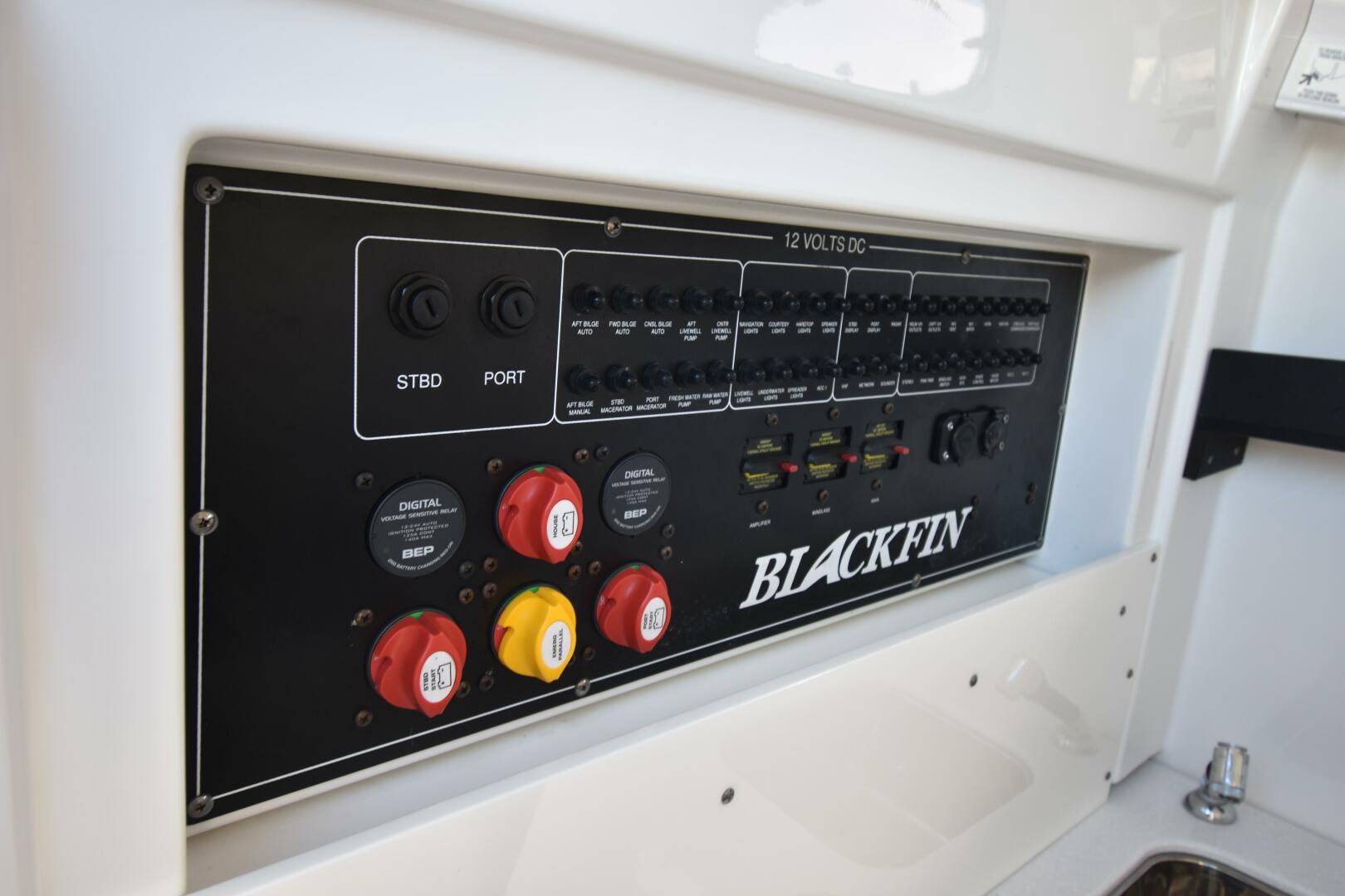 2021 Blackfin 332CC - Image 26