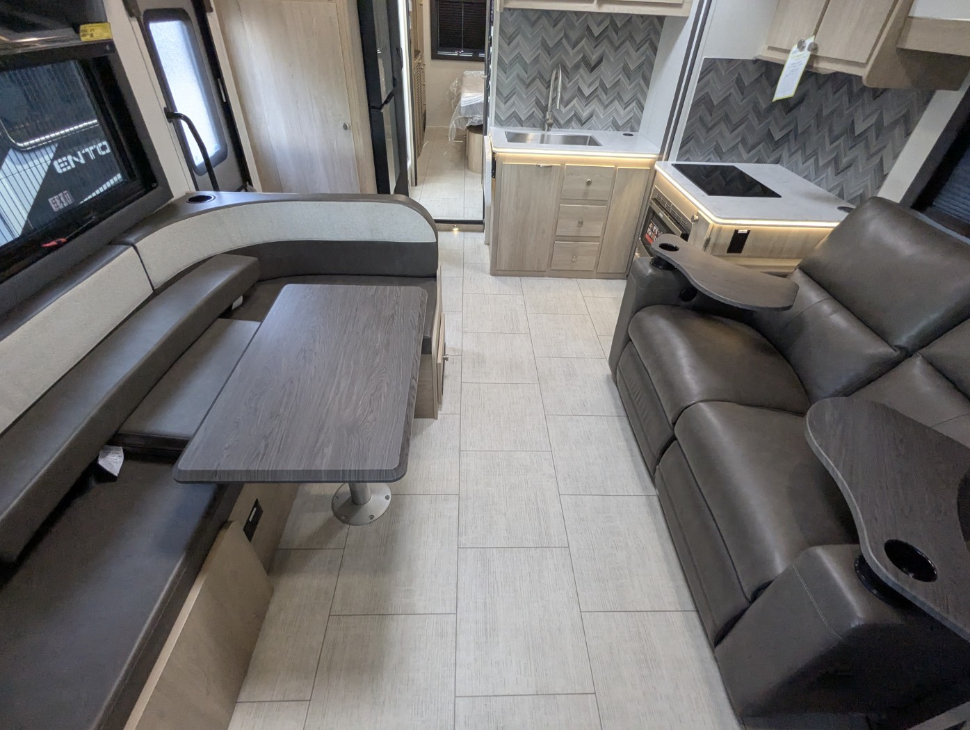 2026 Coachmen Entourage 330DS - Image 12