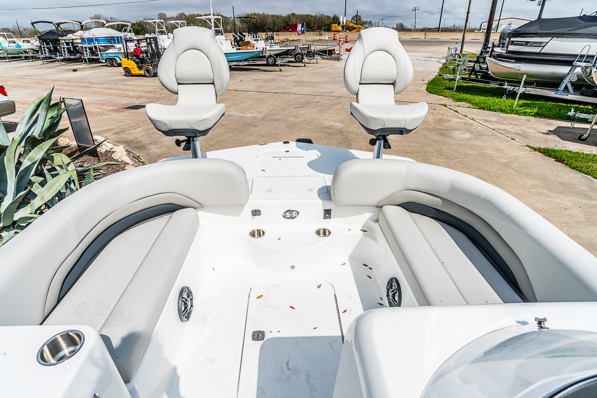 2026 HURRICANE 2026 FUNDECK 198 RE - Image 10