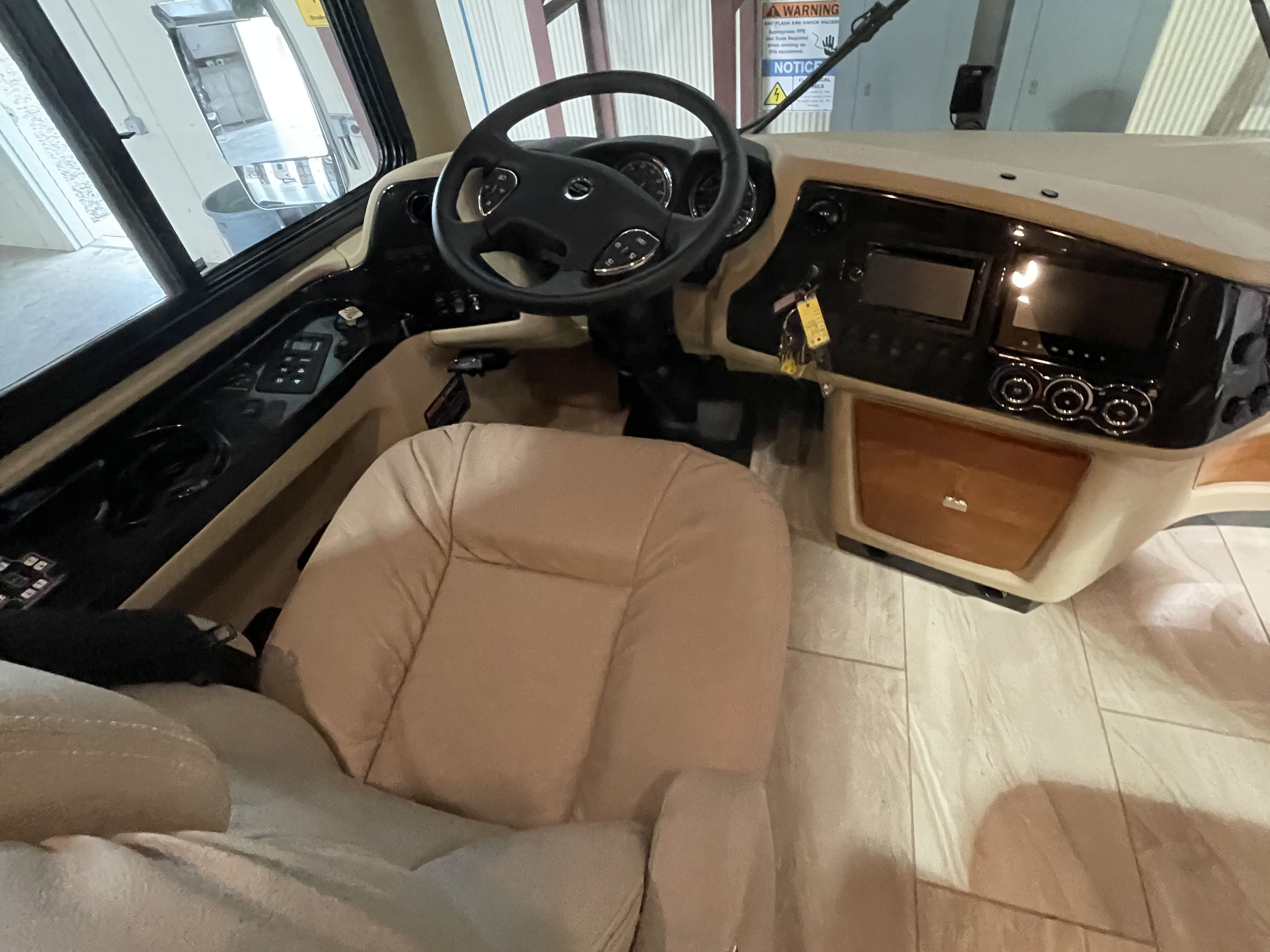 2018 TIFFIN PHAETON 40 QKH - Image 6