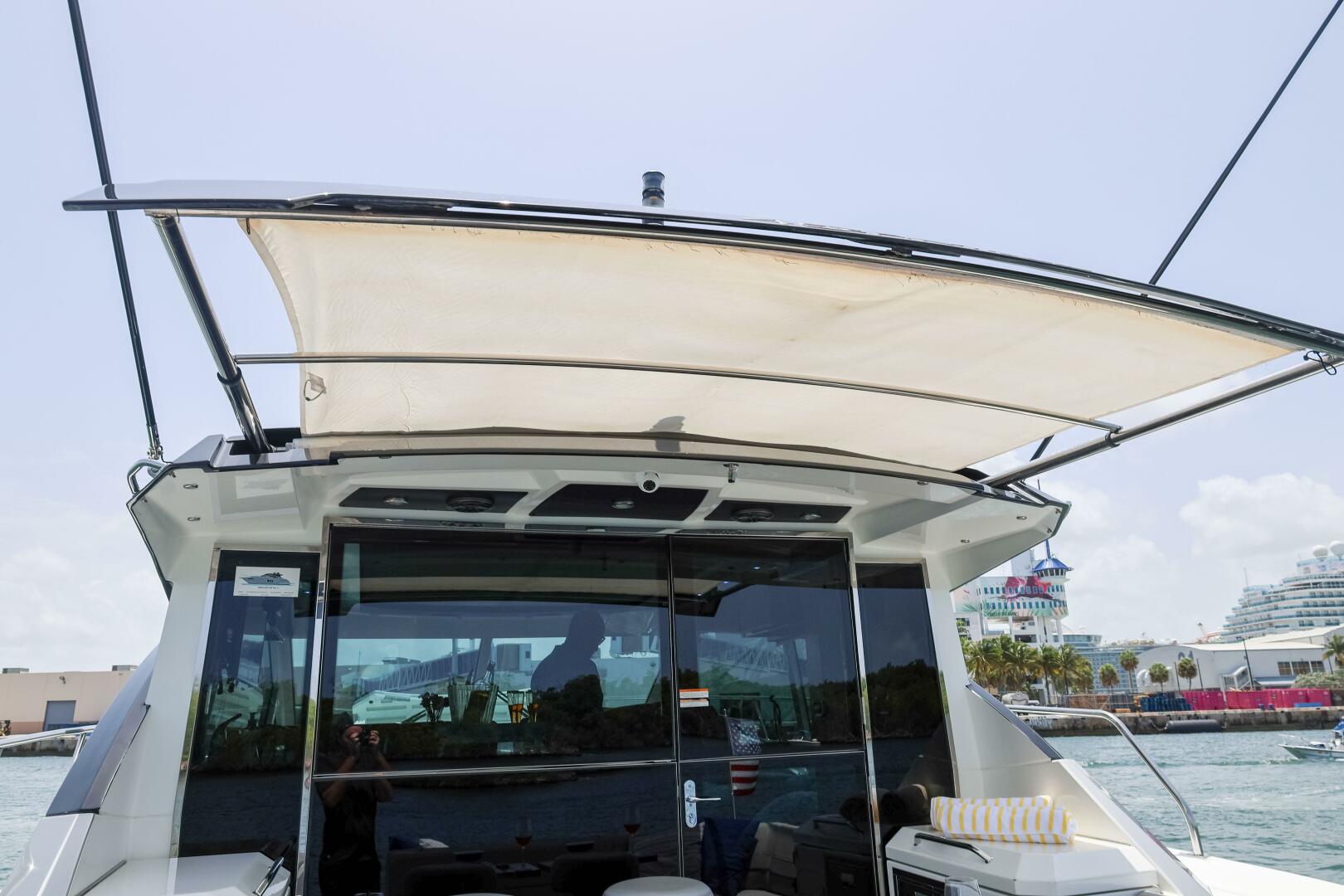 2014 Cruisers Yachts 45 Cantius - Image 34