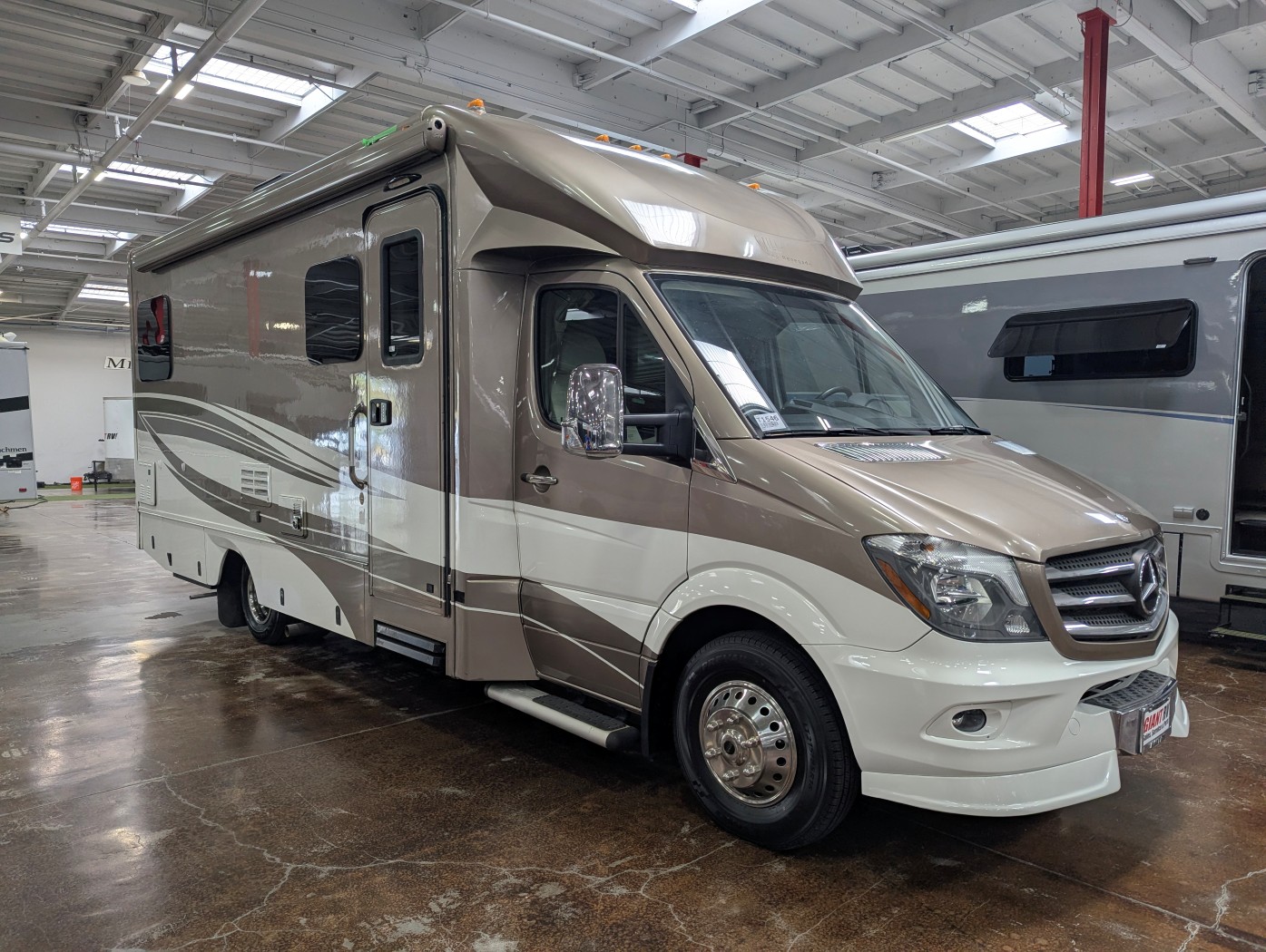2015 RENEGADE Villagio 25QRS - Image 1