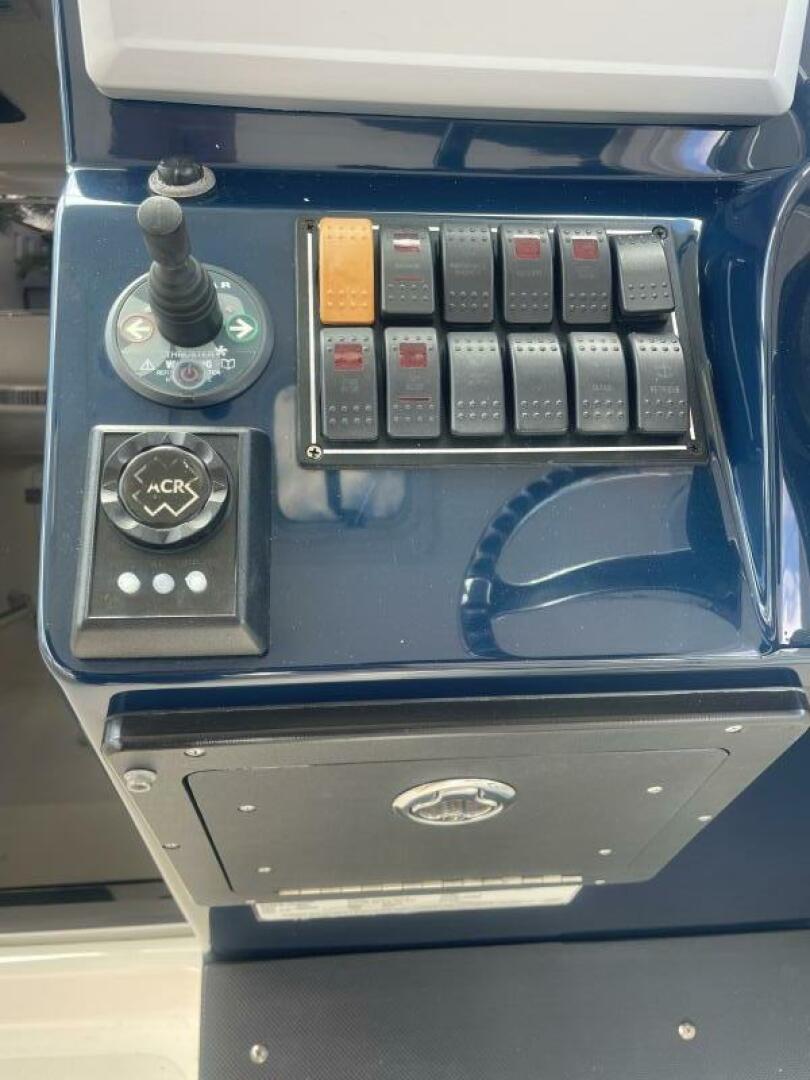 2014 Pursuit OS 315 - Image 27