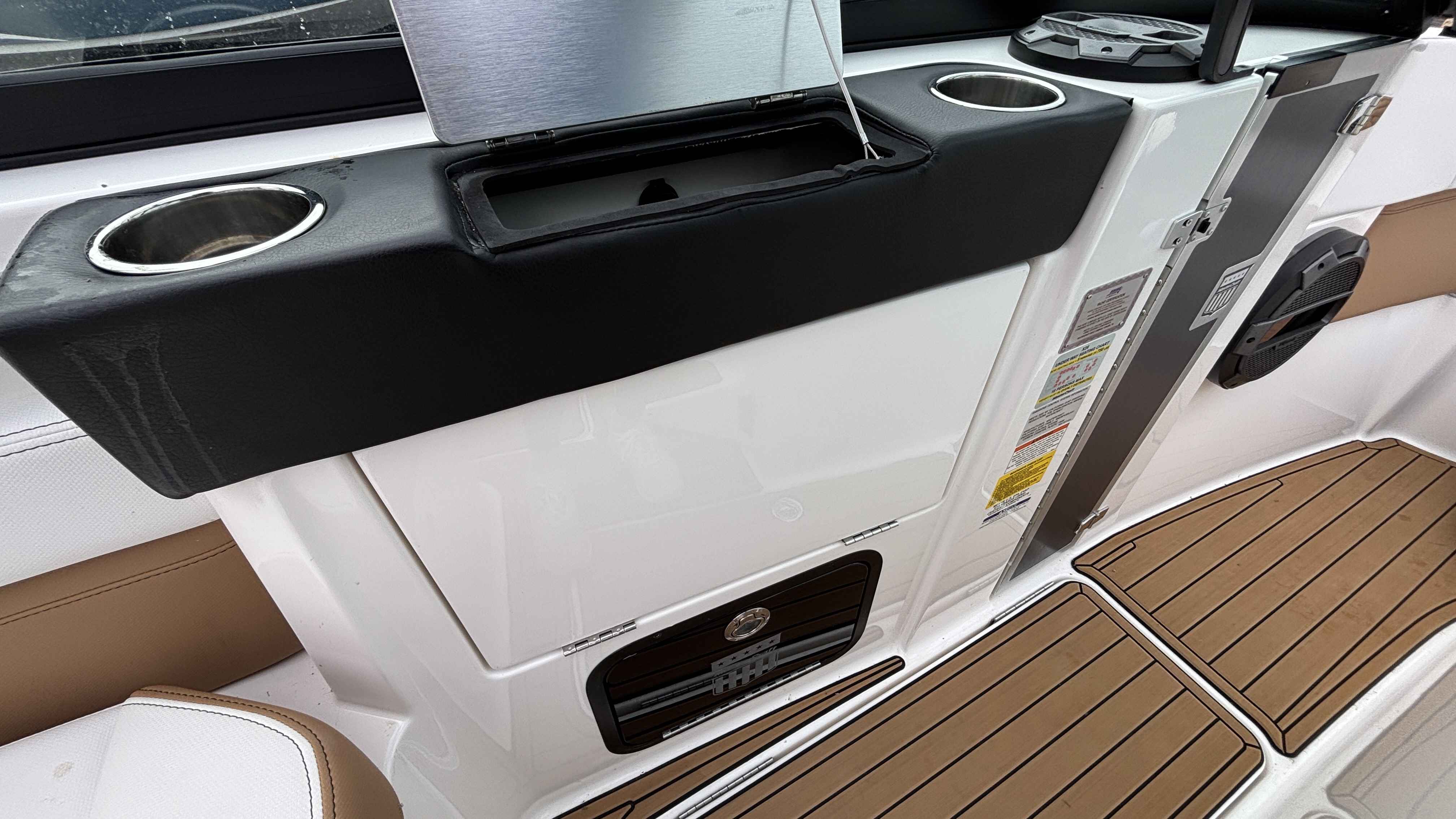 2022 MasterCraft X26 - Image 22