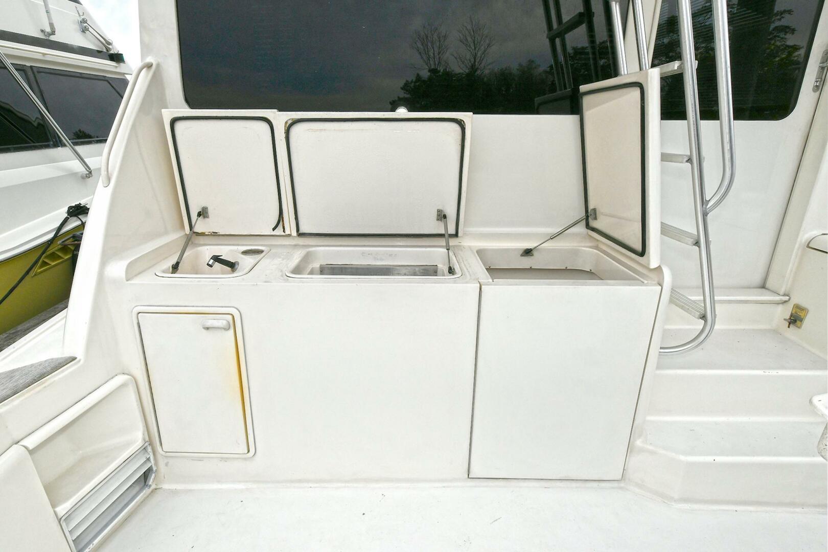 2001 Ocean Yachts 52 Super Sport - Image 11