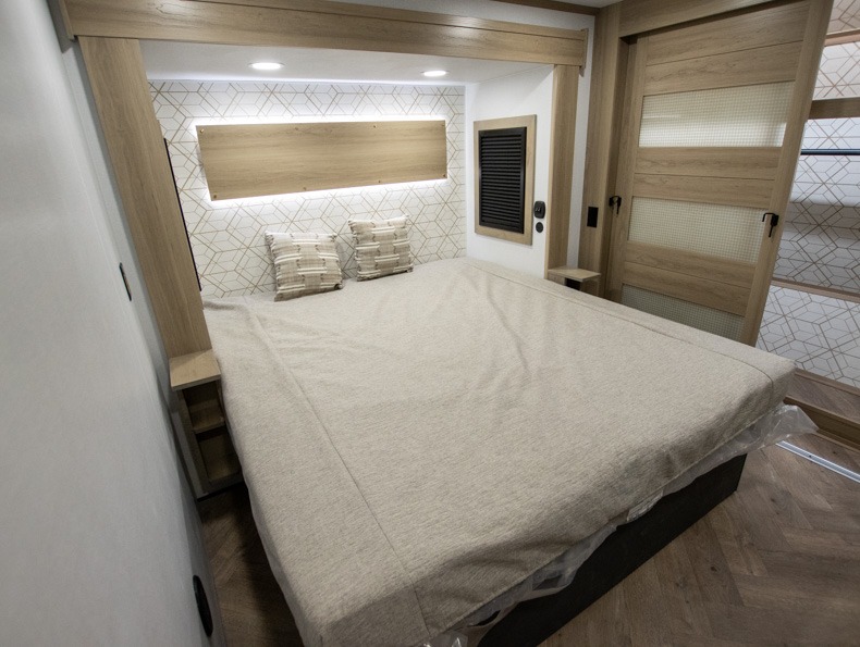 2026 Keystone Raptor 430 - Image 24