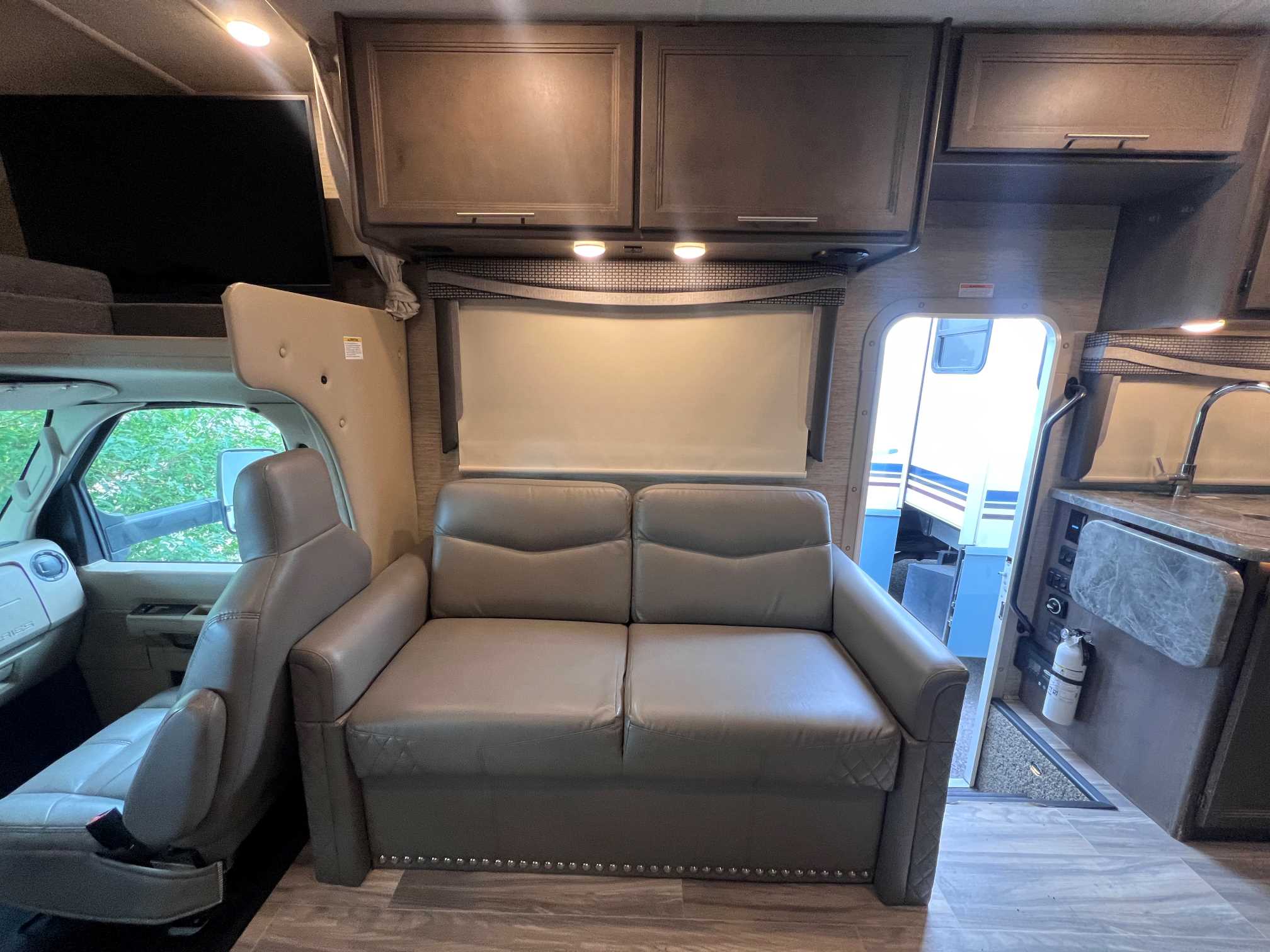 2023 Thor Motor Coach Outlaw 29J - Image 14