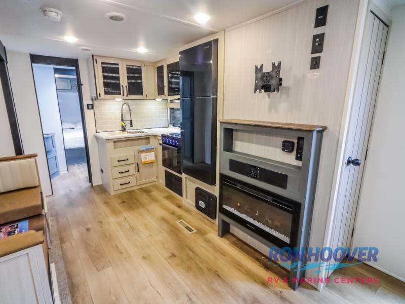 2026 PALOMINO 337BH - Image 9